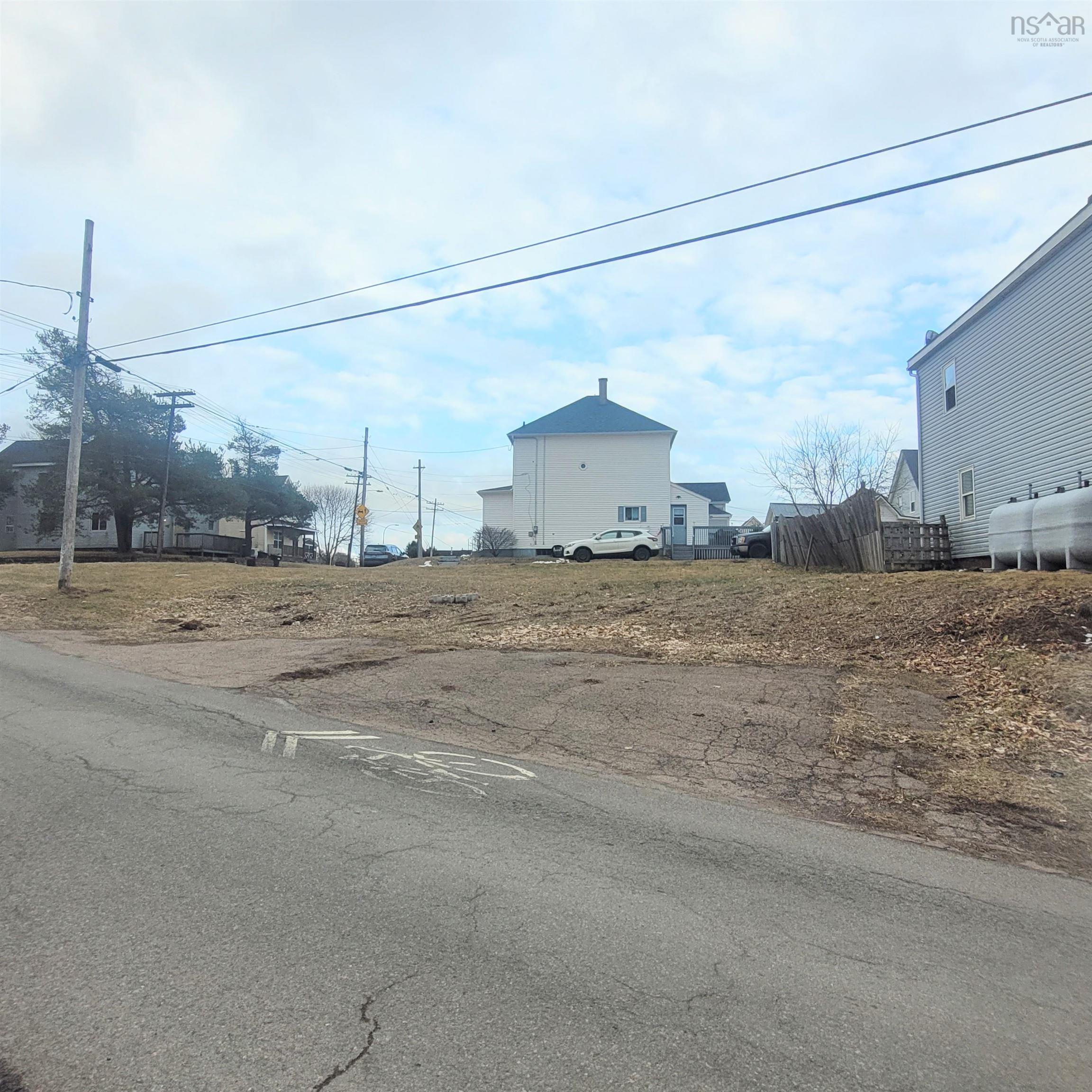 1 Park Street, Amherst, NS (MLS 202505998)