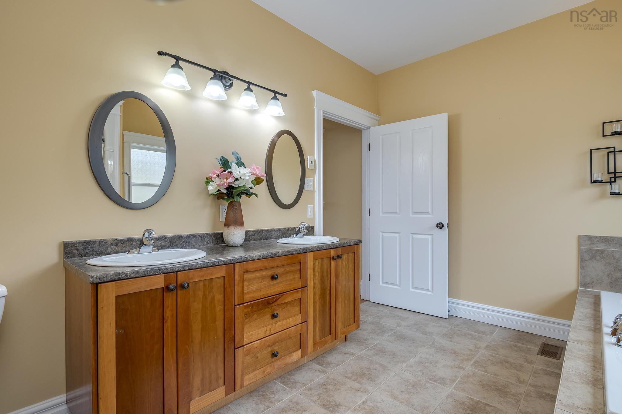 $875,000.00: 315 Bellbrook Crescent, Dartmouth