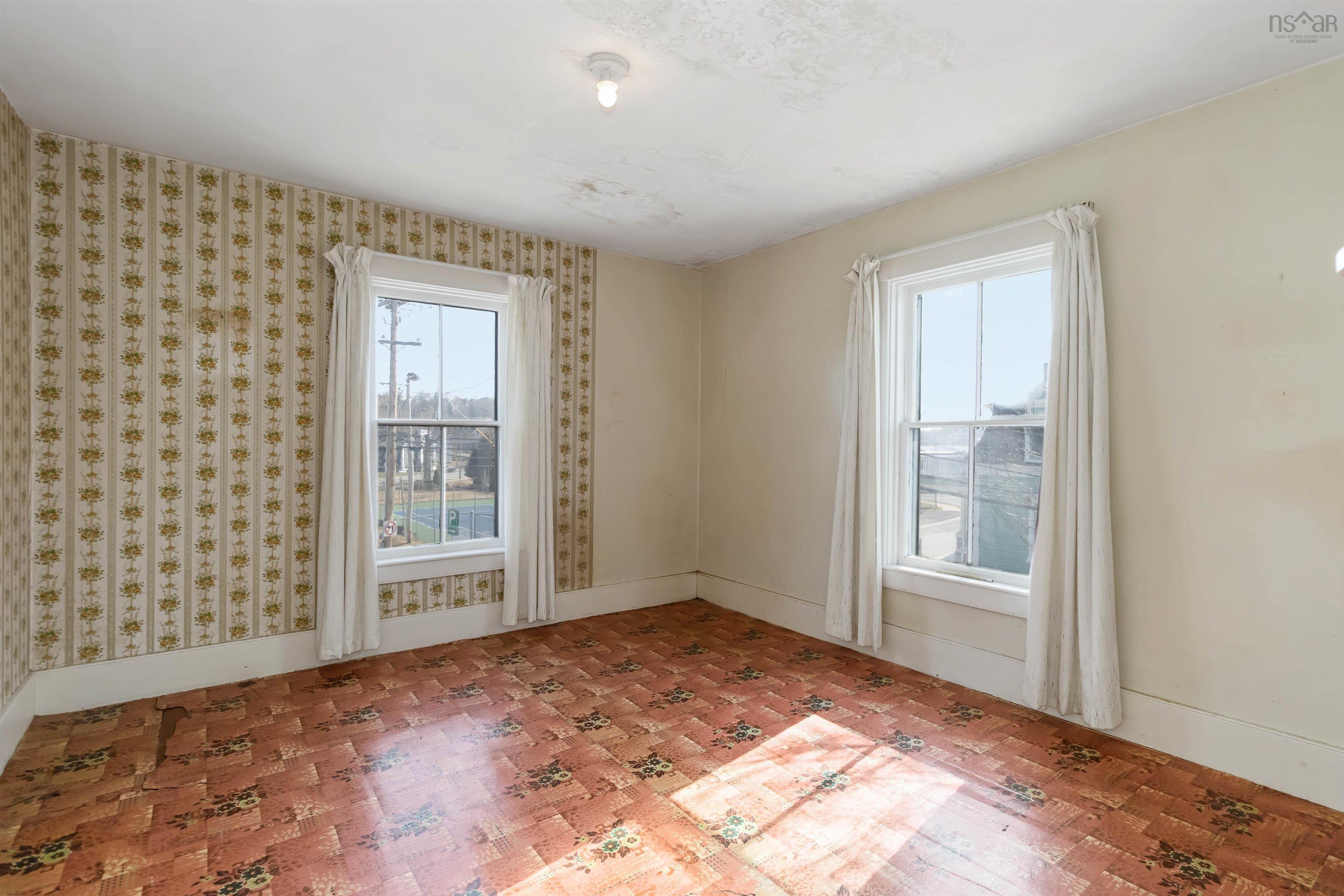 $395,900.00: 21 Green Street, Lunenburg