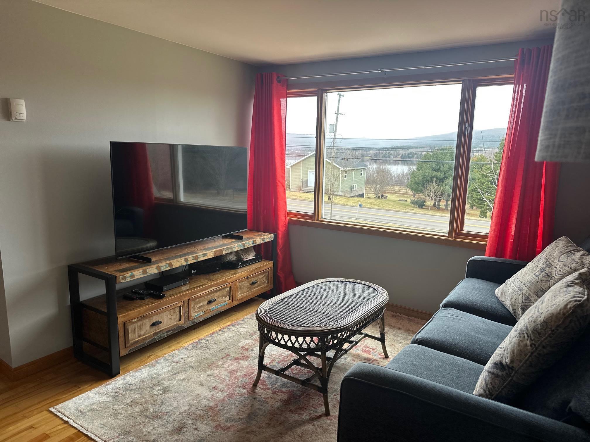 $549,900.00: 676 201 Highway, Moschelle