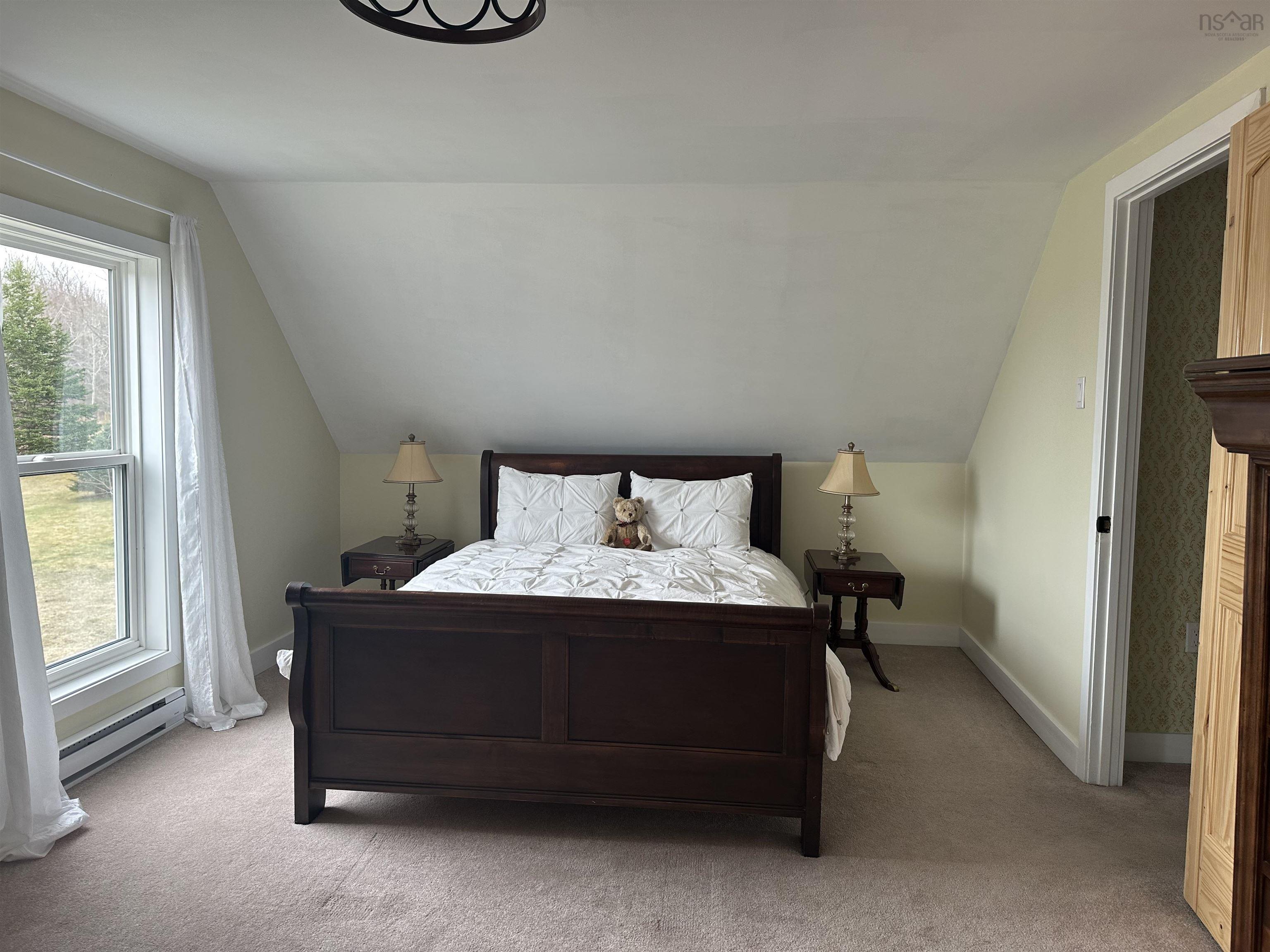$549,900.00: 676 201 Highway, Moschelle