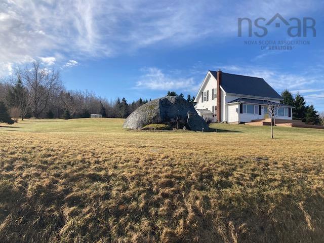 $549,900.00: 676 201 Highway, Moschelle