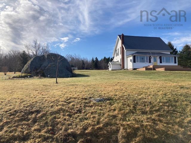 $549,900.00: 676 201 Highway, Moschelle