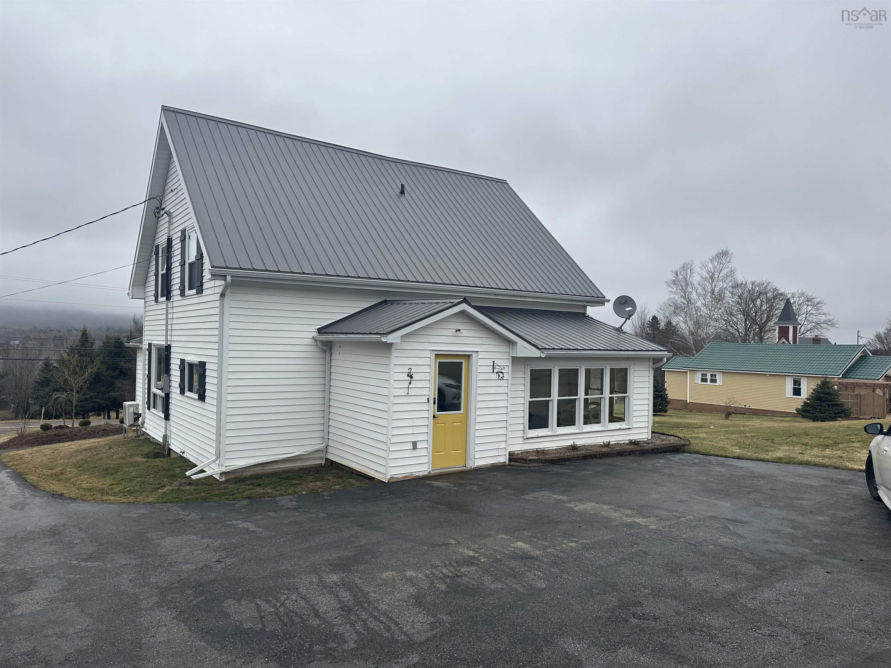 $549,900.00: 676 201 Highway, Moschelle