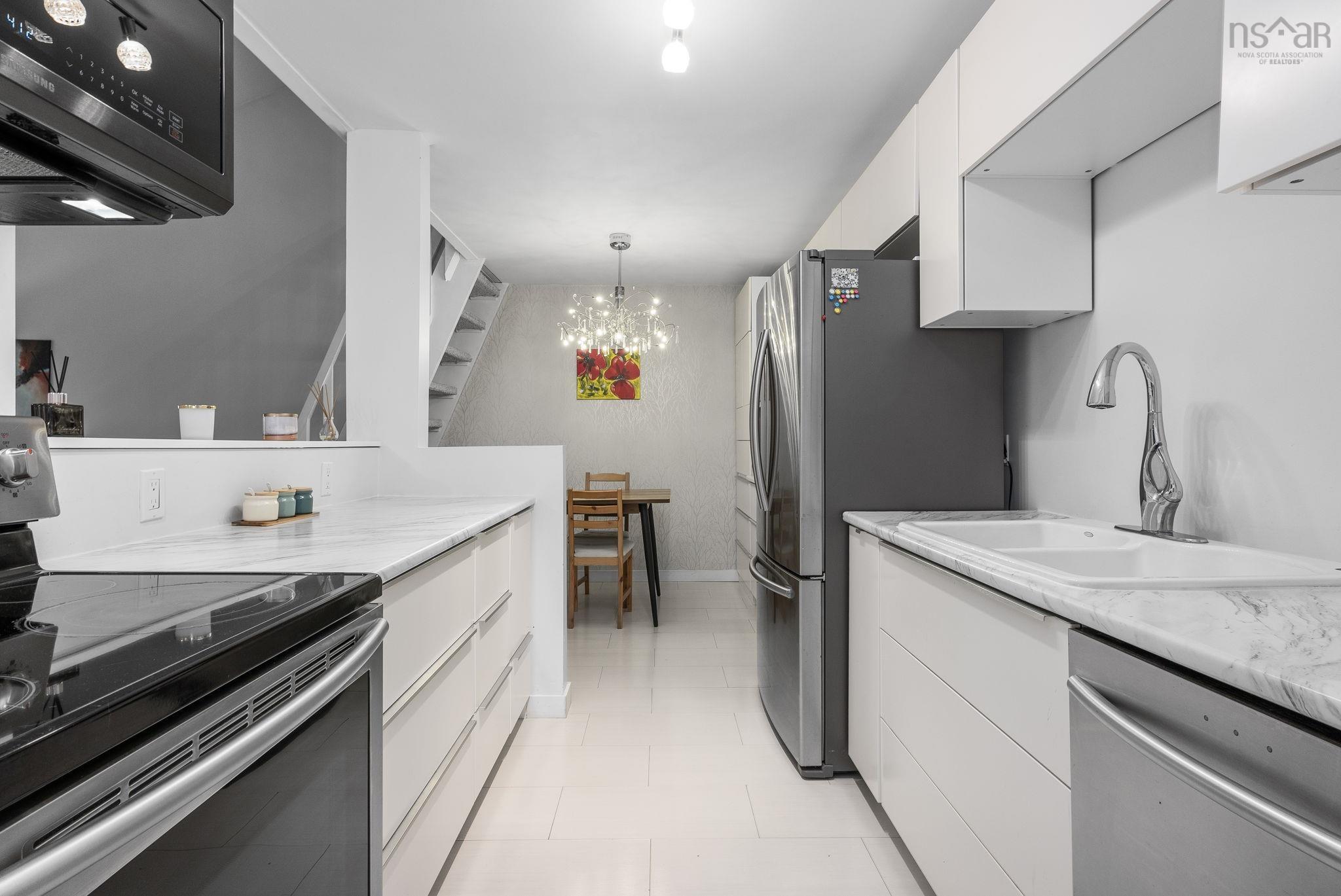 $419,900.00: 304 45 Chelton Woods Lane, Halifax