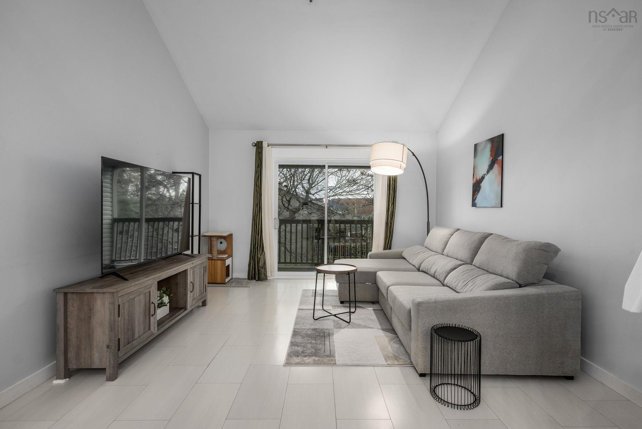 $419,900.00: 304 45 Chelton Woods Lane, Halifax