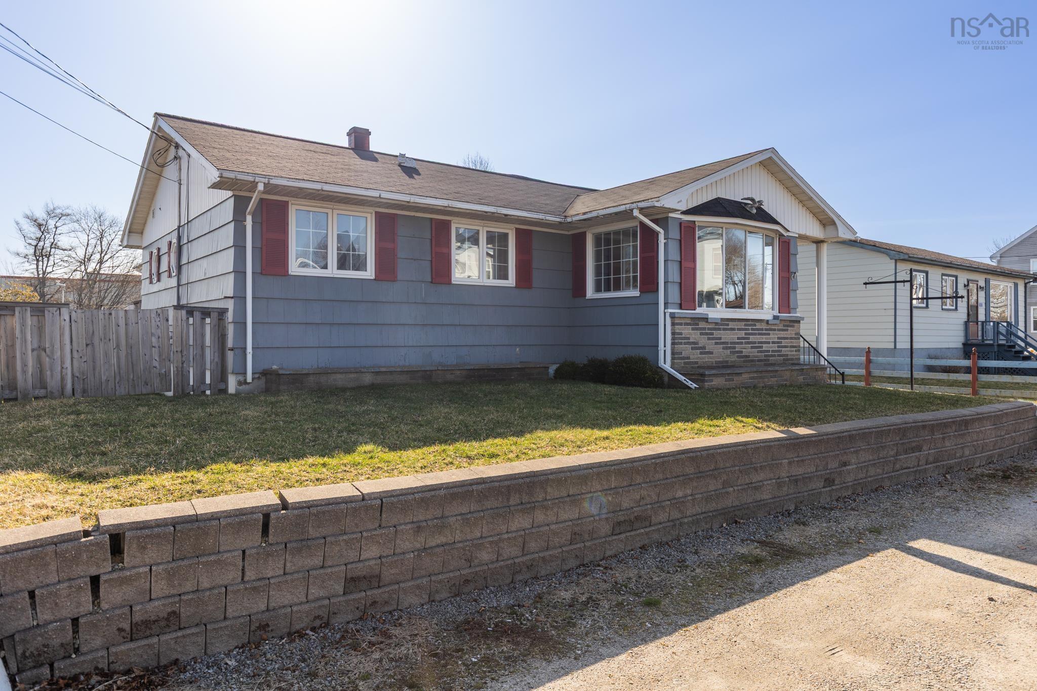 $279,900.00: 165 Pleasant Street, Yarmouth