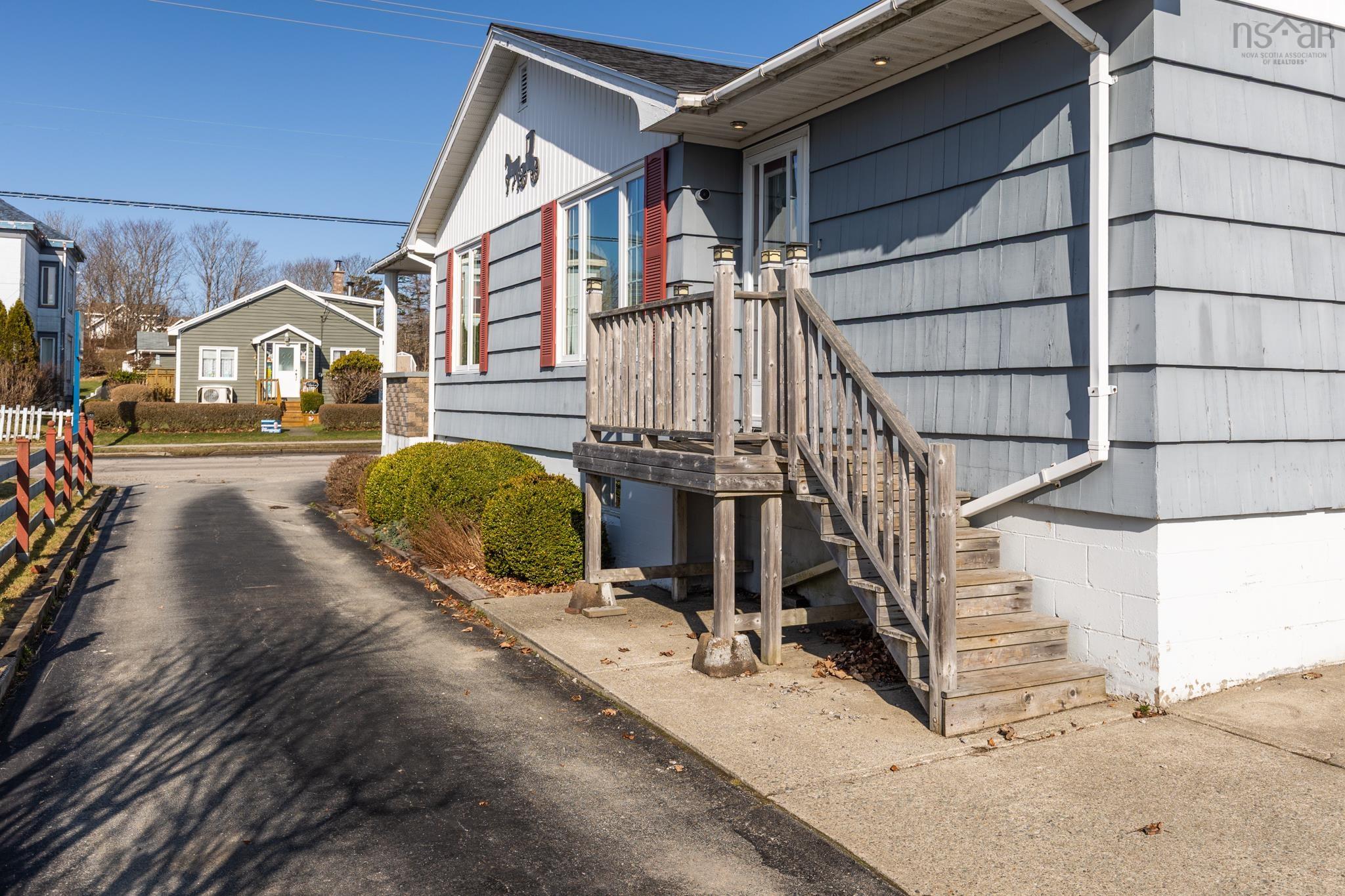 $279,900.00: 165 Pleasant Street, Yarmouth