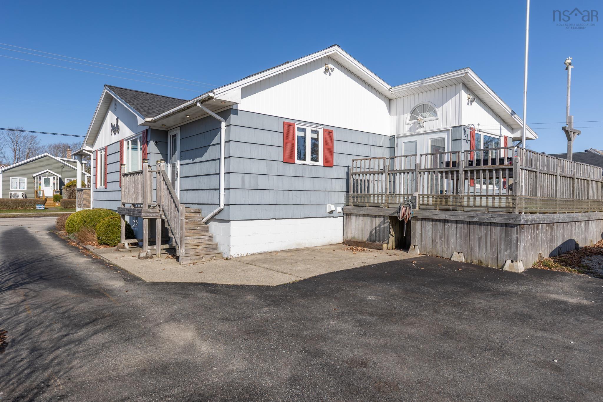 $279,900.00: 165 Pleasant Street, Yarmouth