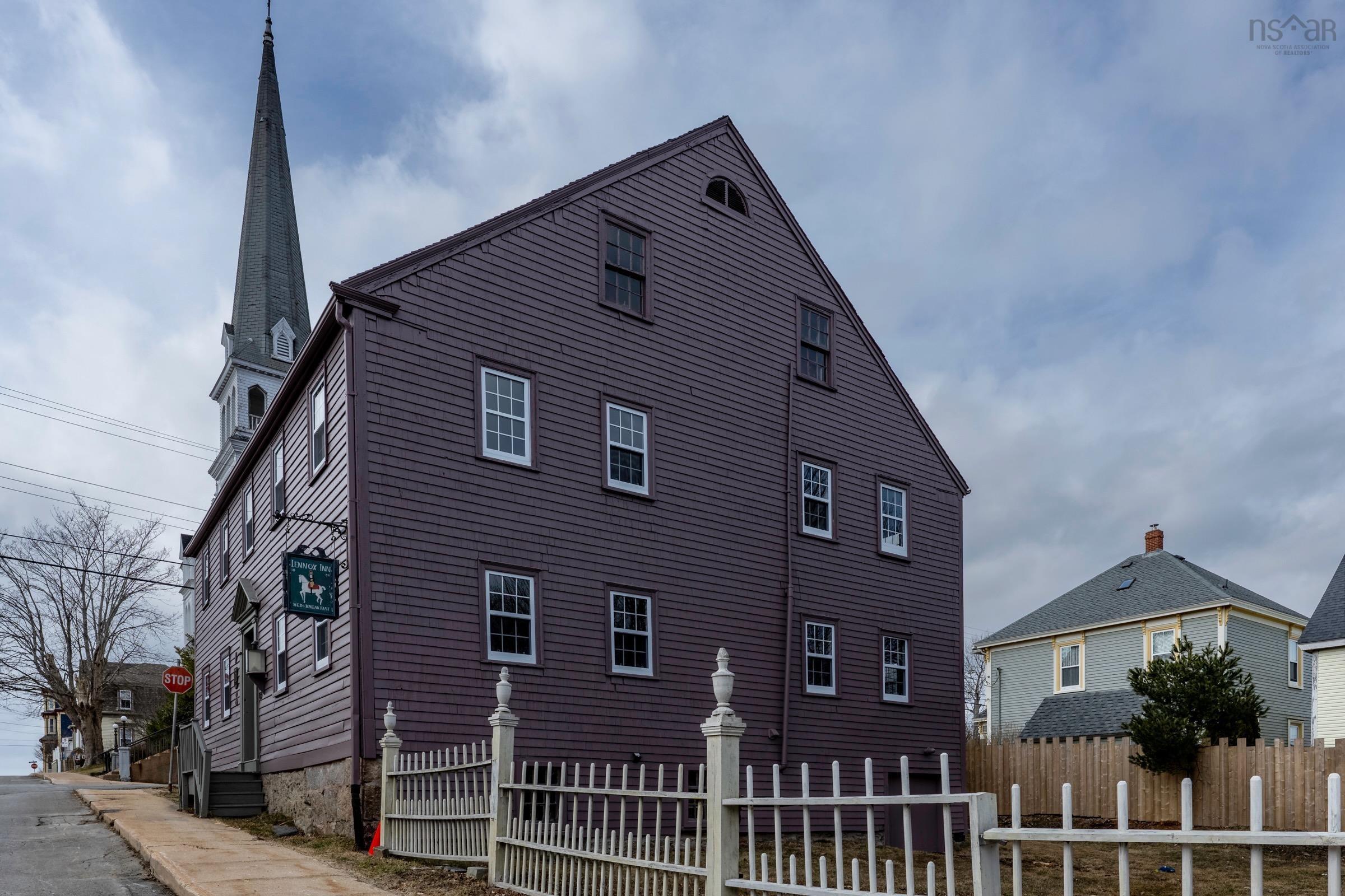 69 Fox Street, Lunenburg, NS (MLS® 202506202)