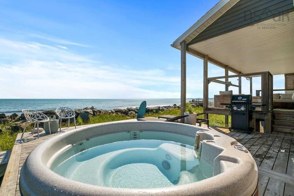 $998,900.00: 8 Wyndenfog Lane, East Lawrencetown