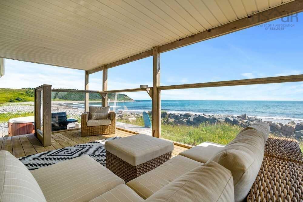 $998,900.00: 8 Wyndenfog Lane, East Lawrencetown