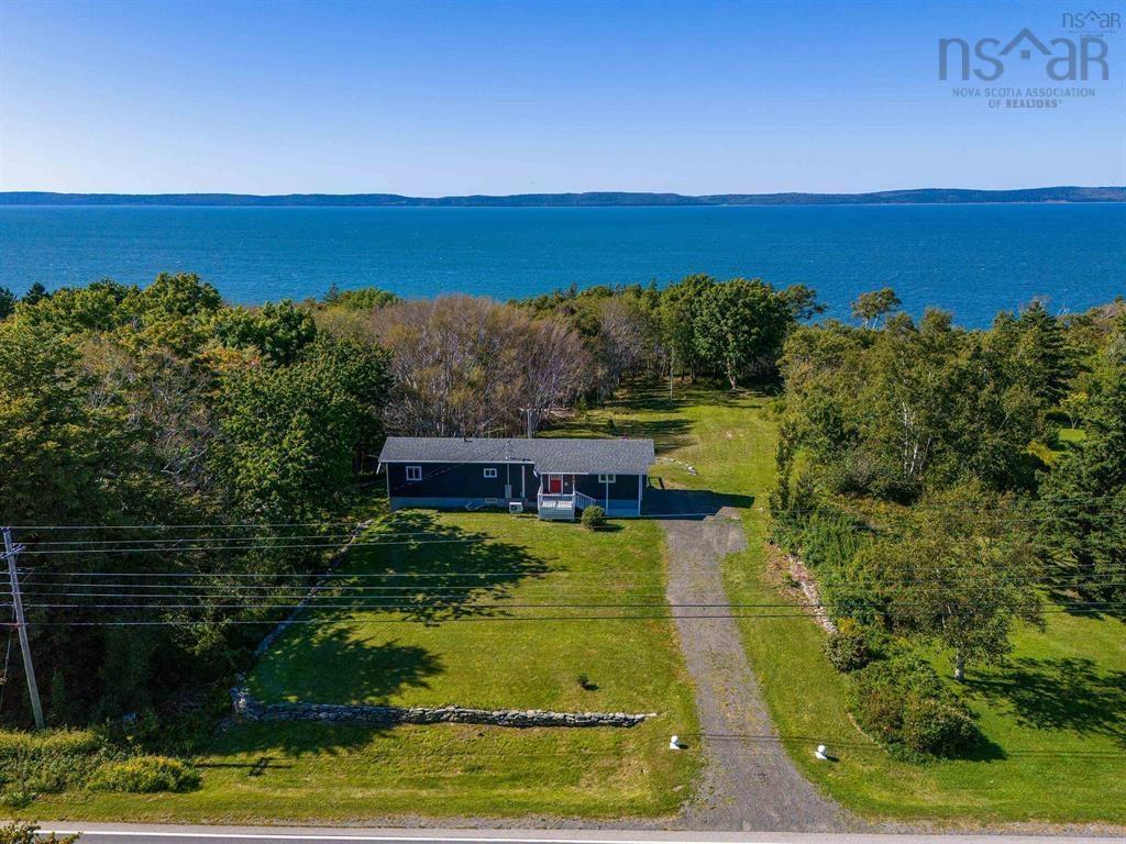 $259,900.00: 7093 Highway 101, Plympton