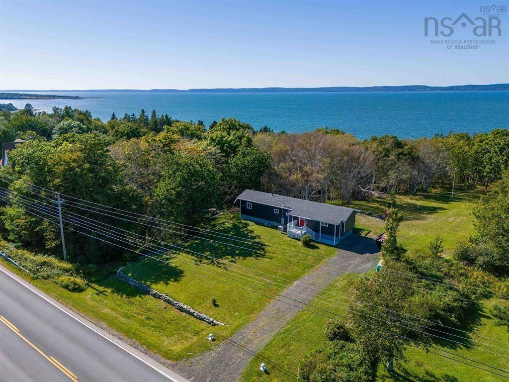 $259,900.00: 7093 Highway 101, Plympton