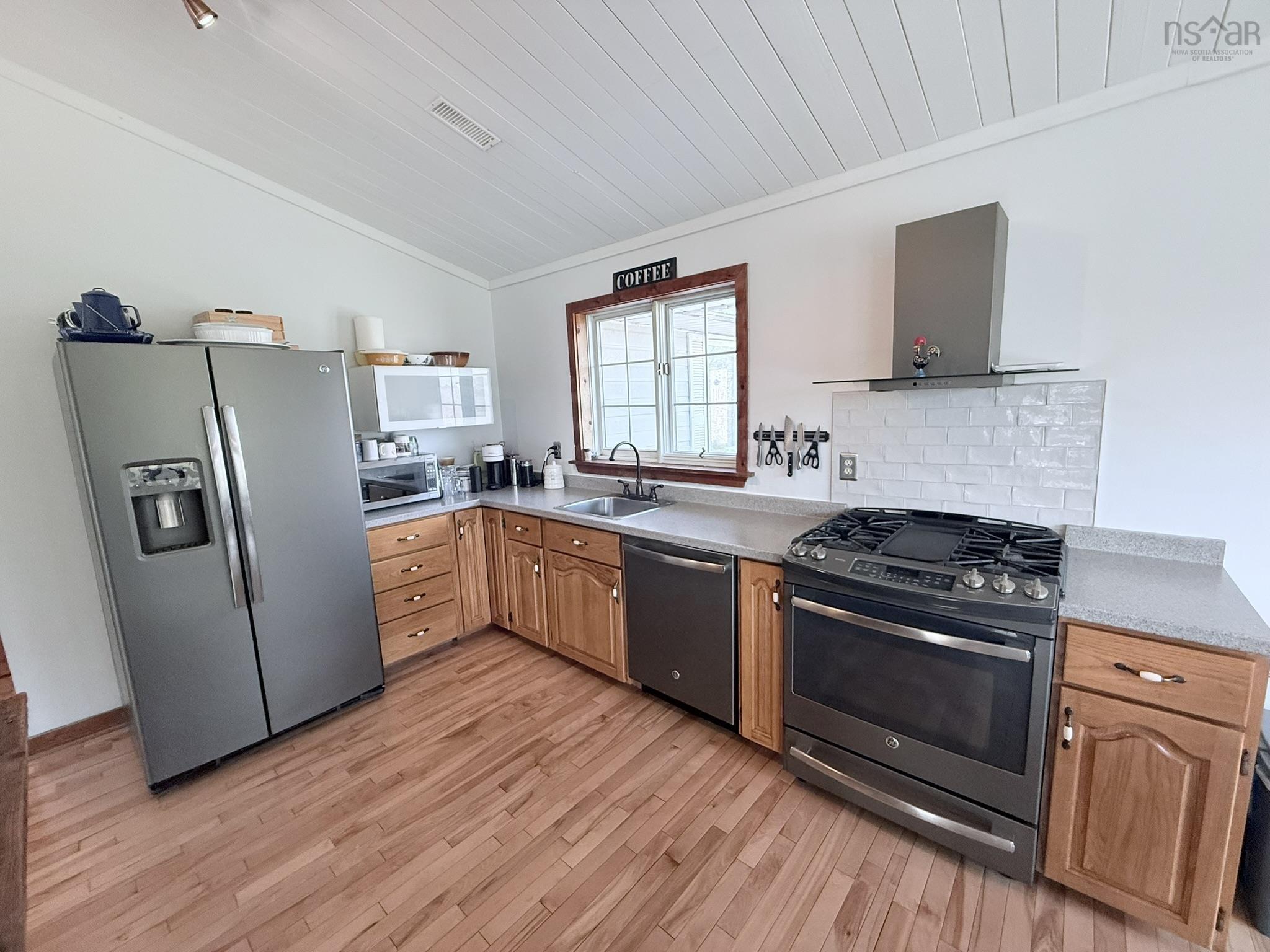 $417,500.00: 652 EAST EARLTOWN Road, East Earltown