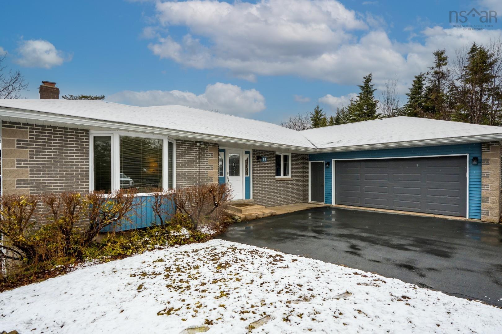 $689,000.00: 18 Foxwood Crescent, Mineville