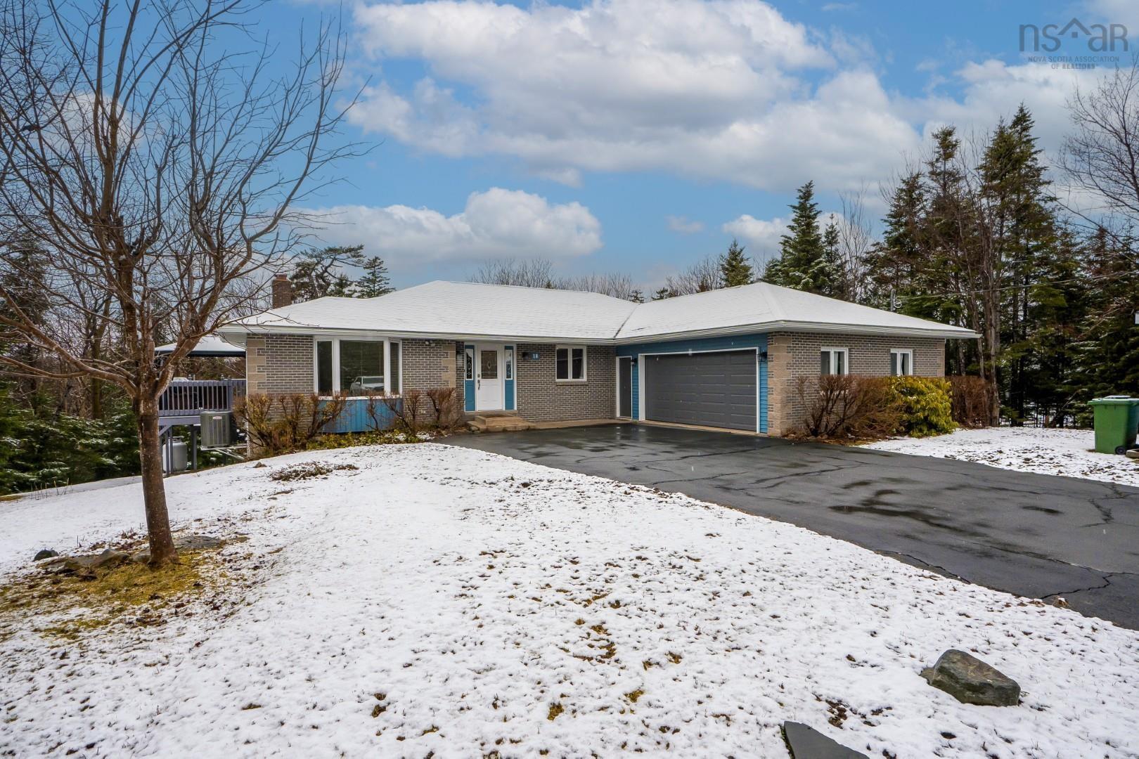 $689,000.00: 18 Foxwood Crescent, Mineville