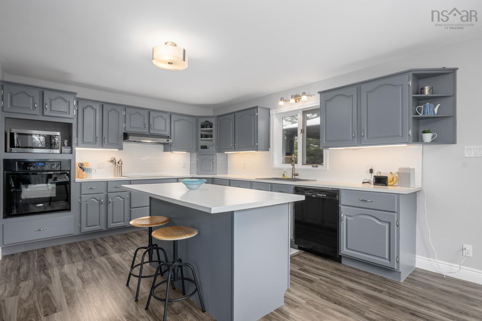 $689,000.00: 18 Foxwood Crescent, Mineville