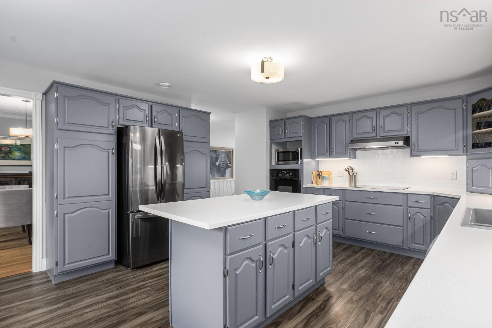 $689,000.00: 18 Foxwood Crescent, Mineville