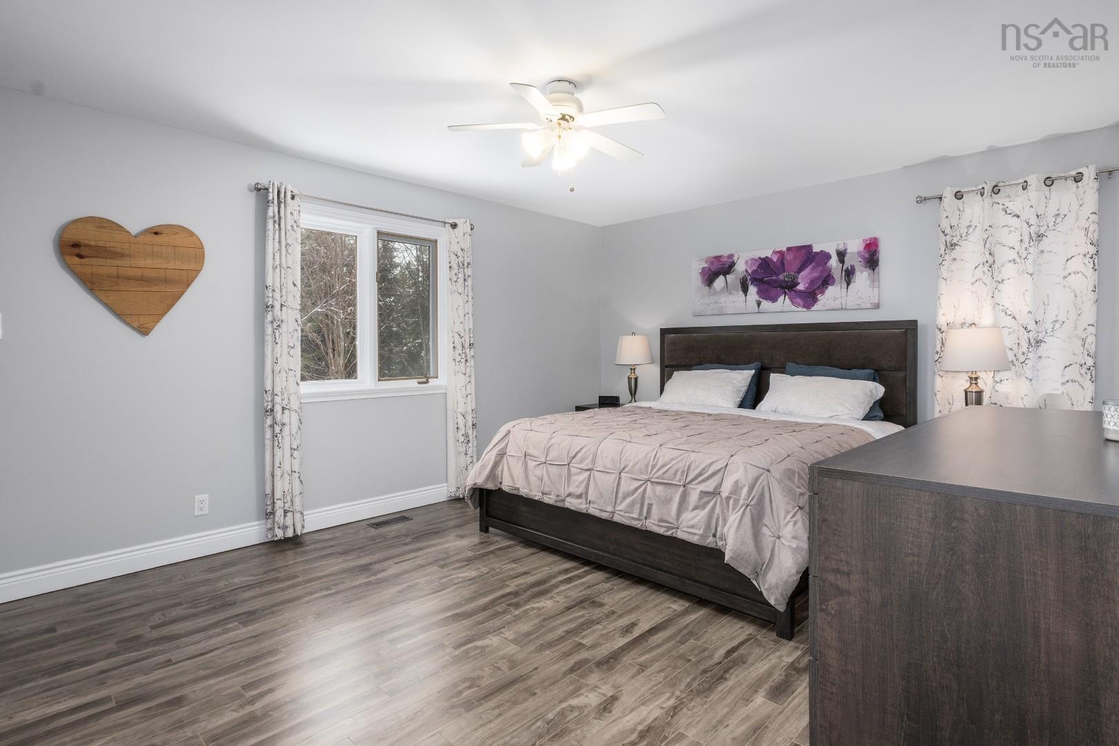 $689,000.00: 18 Foxwood Crescent, Mineville