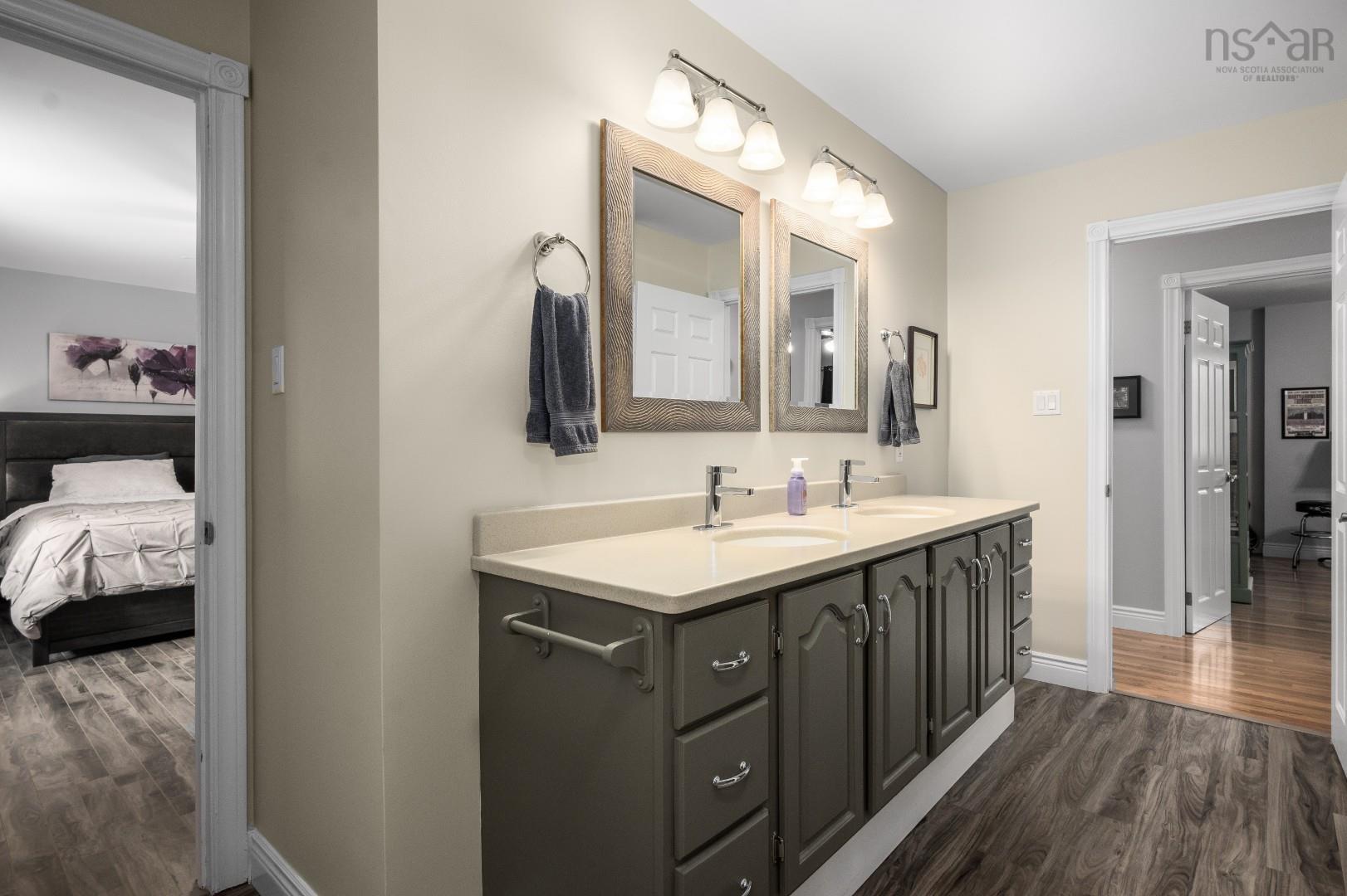 $689,000.00: 18 Foxwood Crescent, Mineville