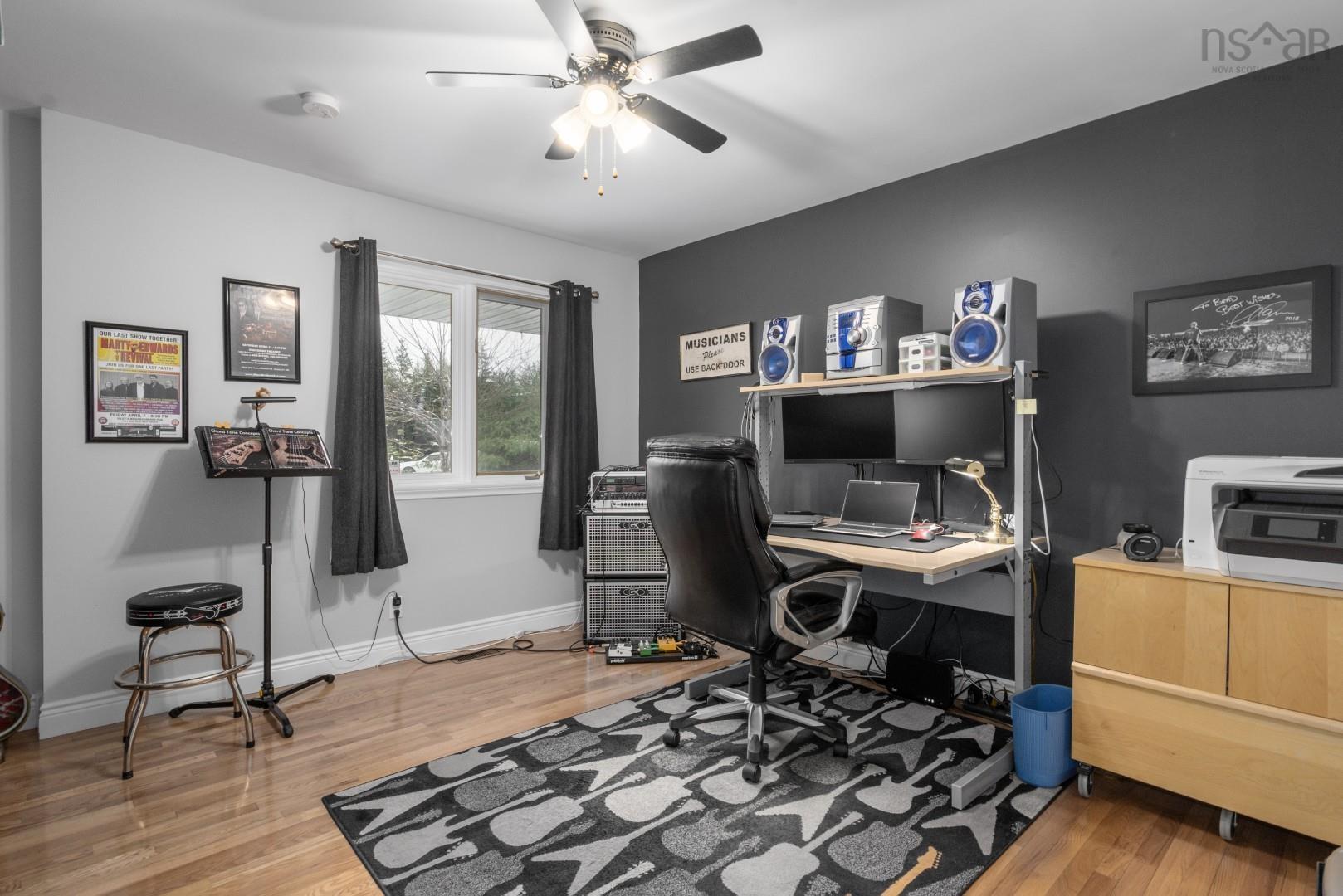 $689,000.00: 18 Foxwood Crescent, Mineville