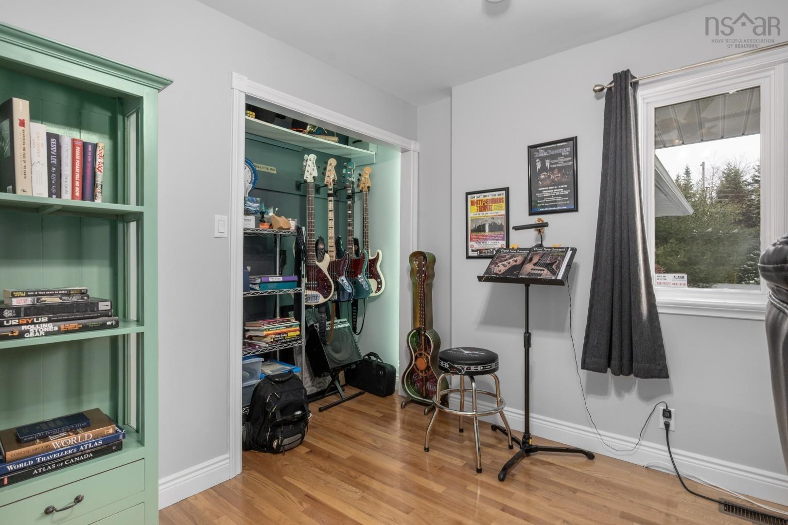 $689,000.00: 18 Foxwood Crescent, Mineville