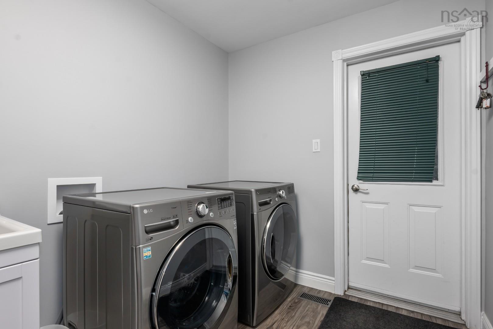 $689,000.00: 18 Foxwood Crescent, Mineville