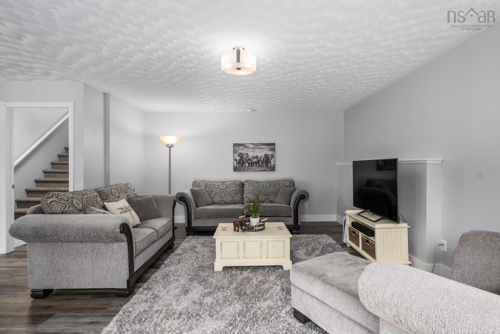 $689,000.00: 18 Foxwood Crescent, Mineville