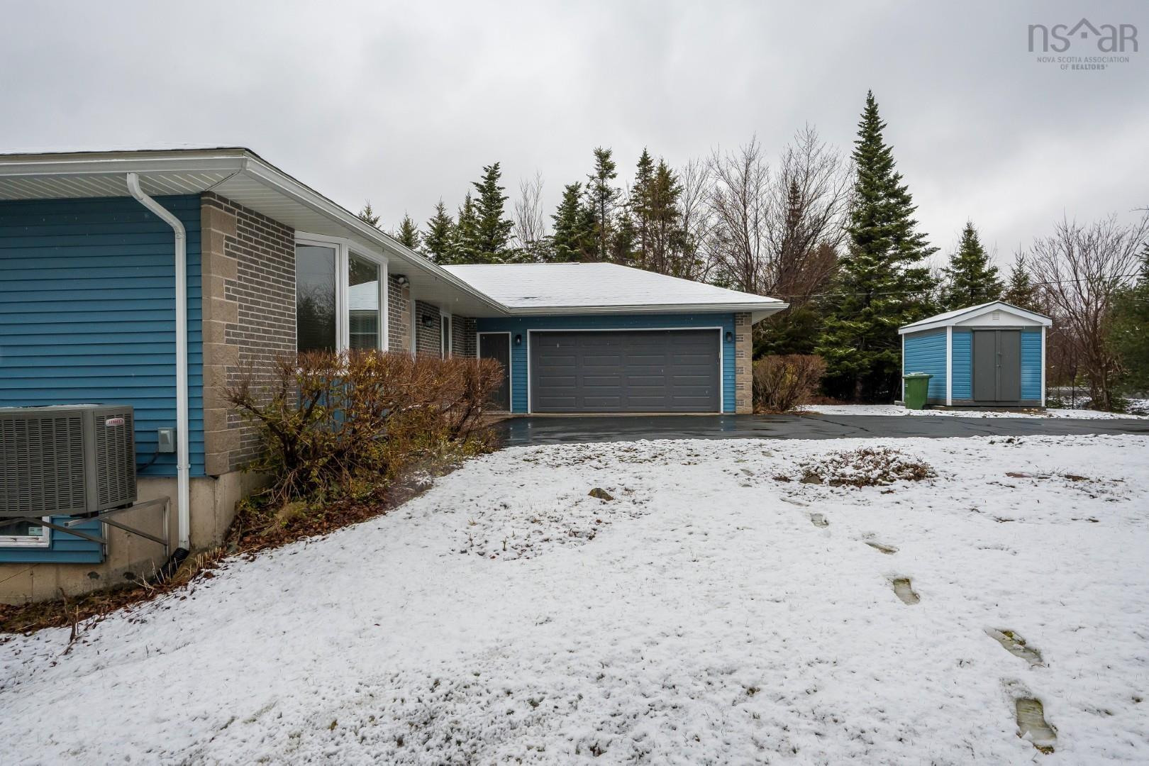 $689,000.00: 18 Foxwood Crescent, Mineville