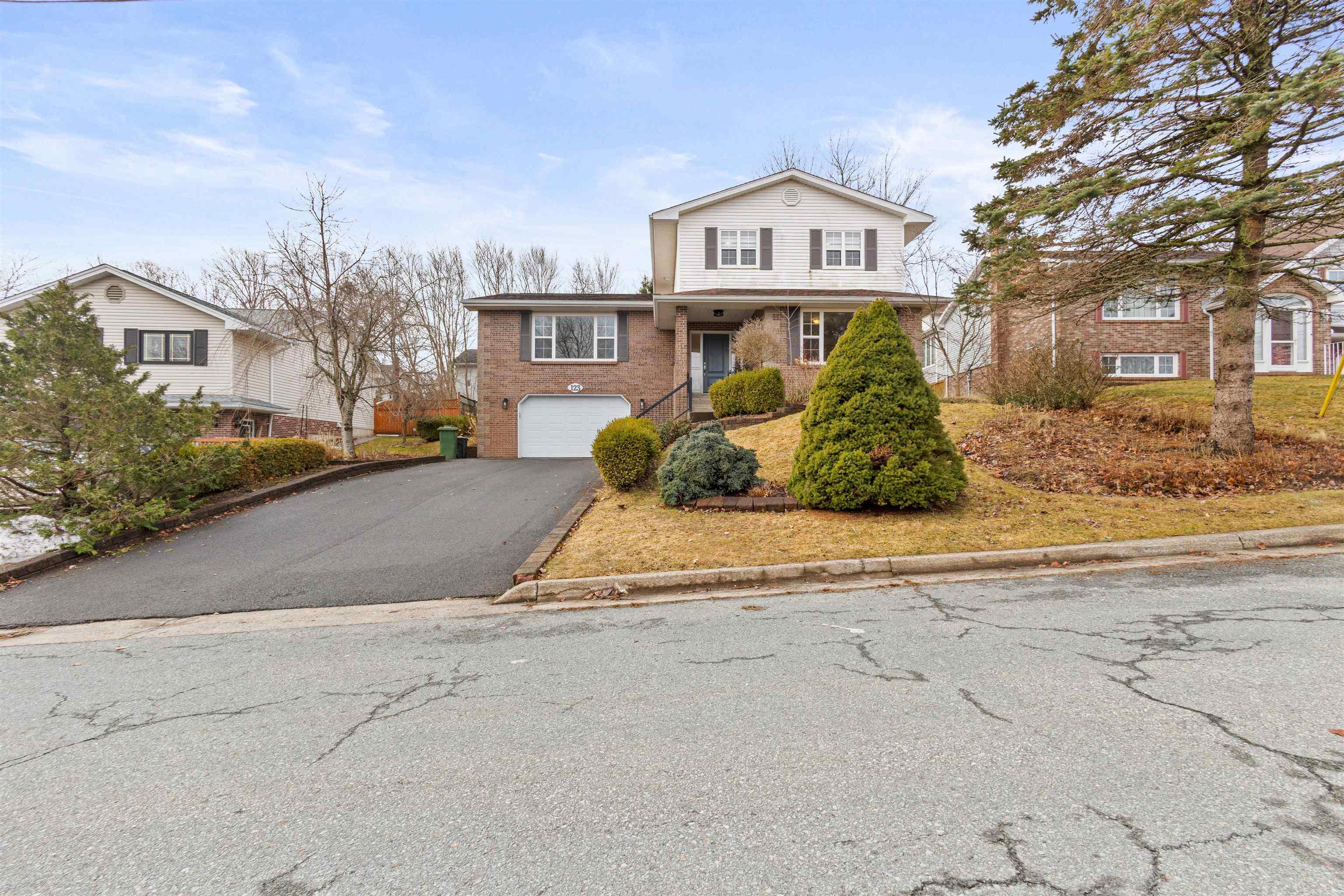 $685,000.00: 123 Crestwood Place, Colby Village