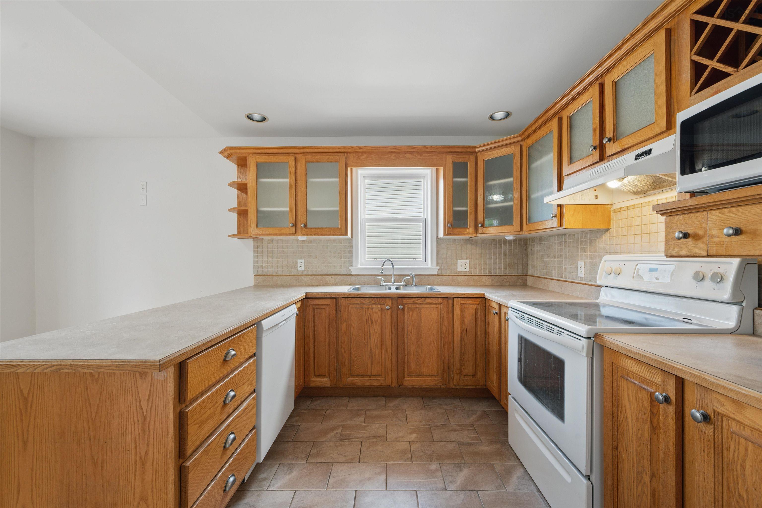 $679,900.00: 17 Roxham Close, Halifax