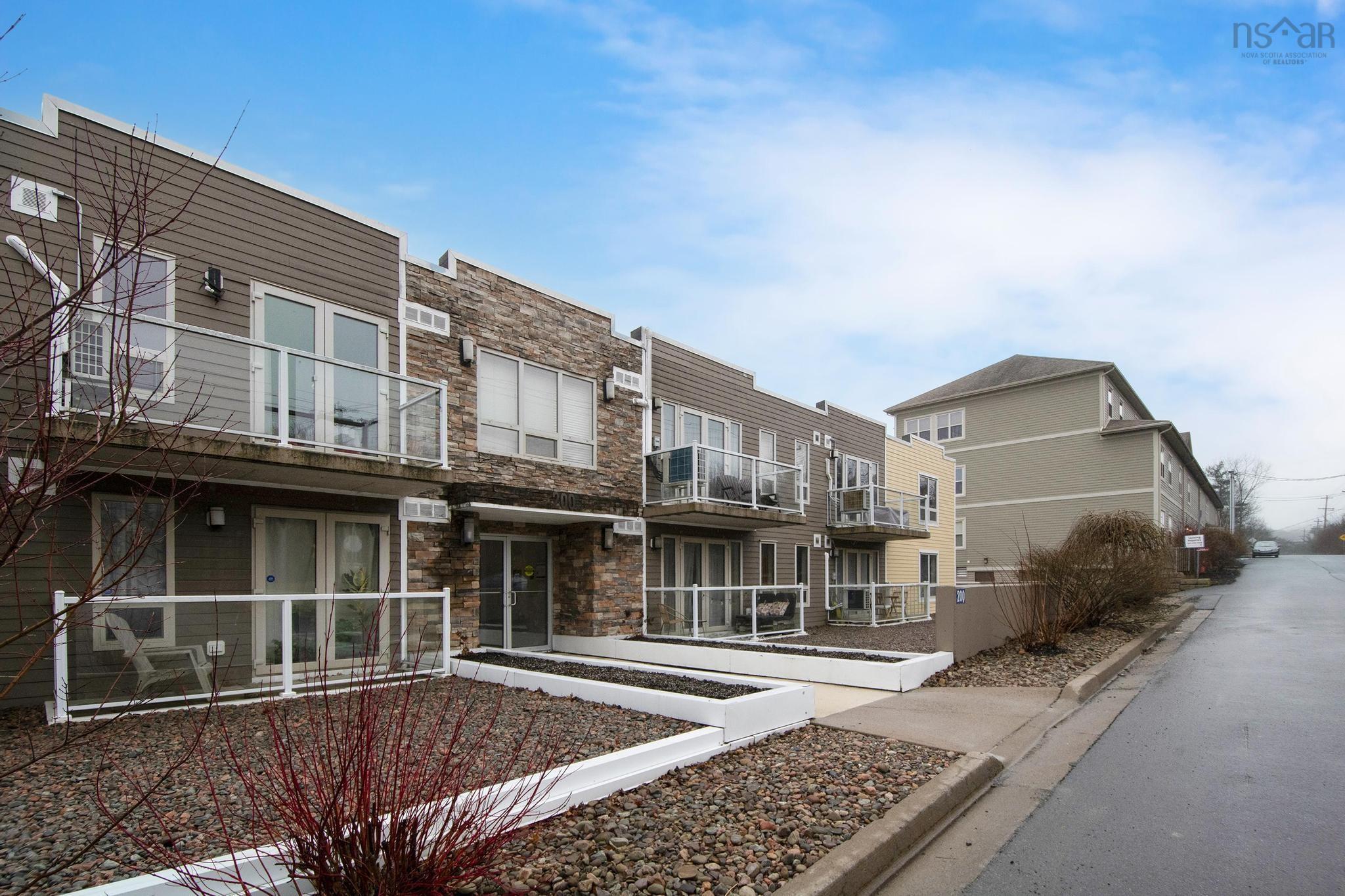 $514,900.00: 700 200 Crown Drive, Halifax