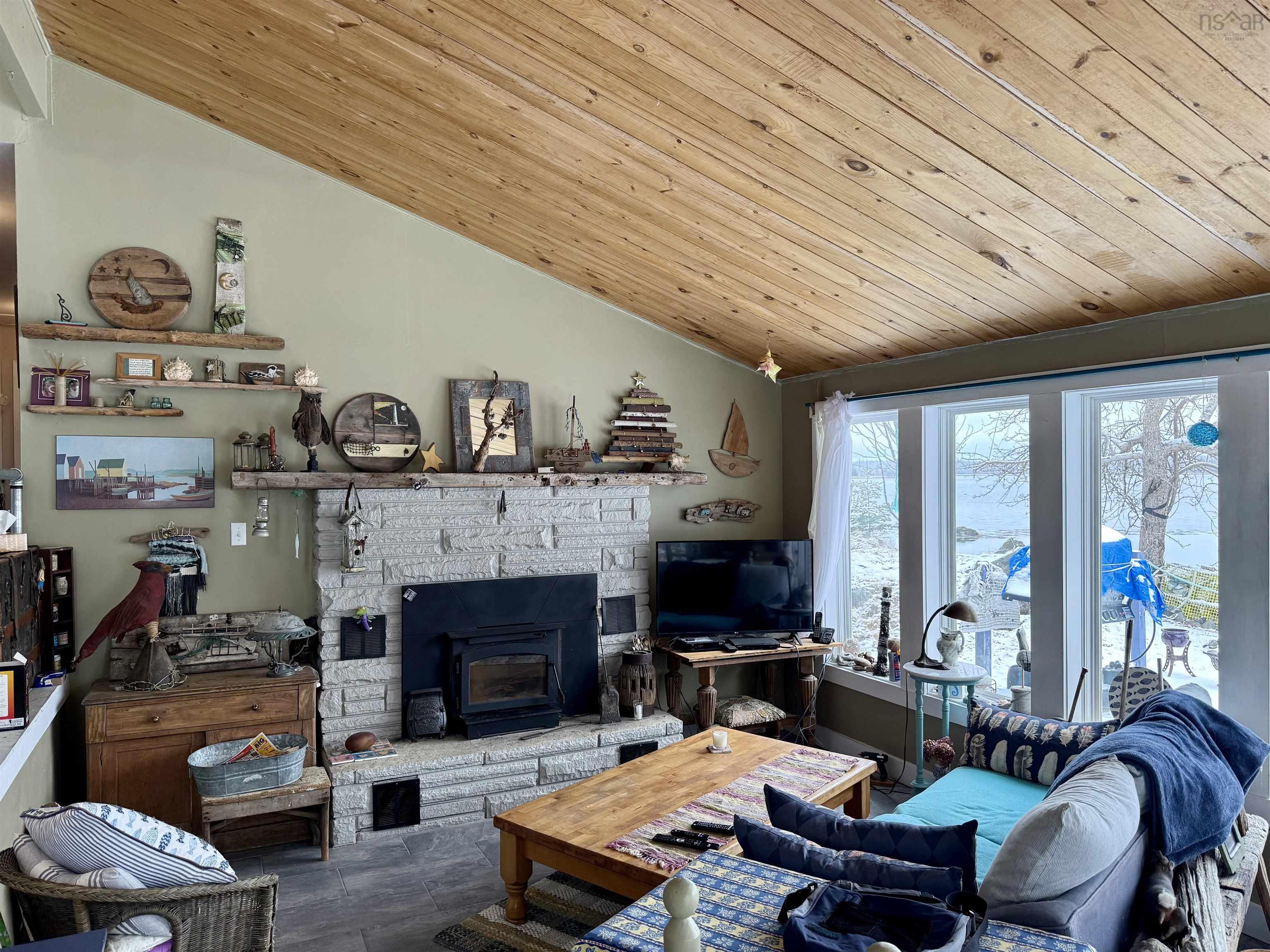 $375,000.00: 2539 3 Highway, Allendale