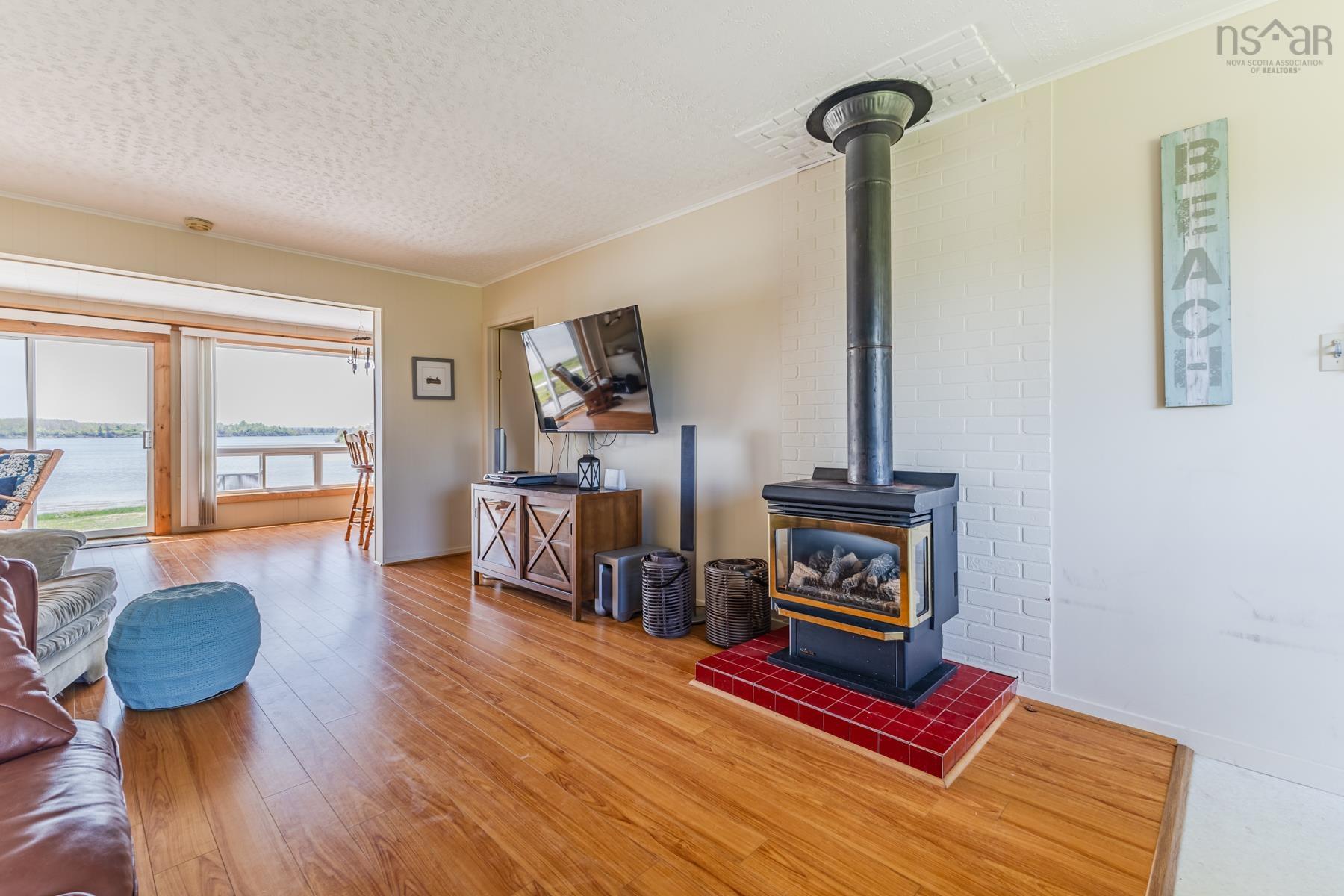 $389,900.00: 496 Caribou Island Road, Caribou Island