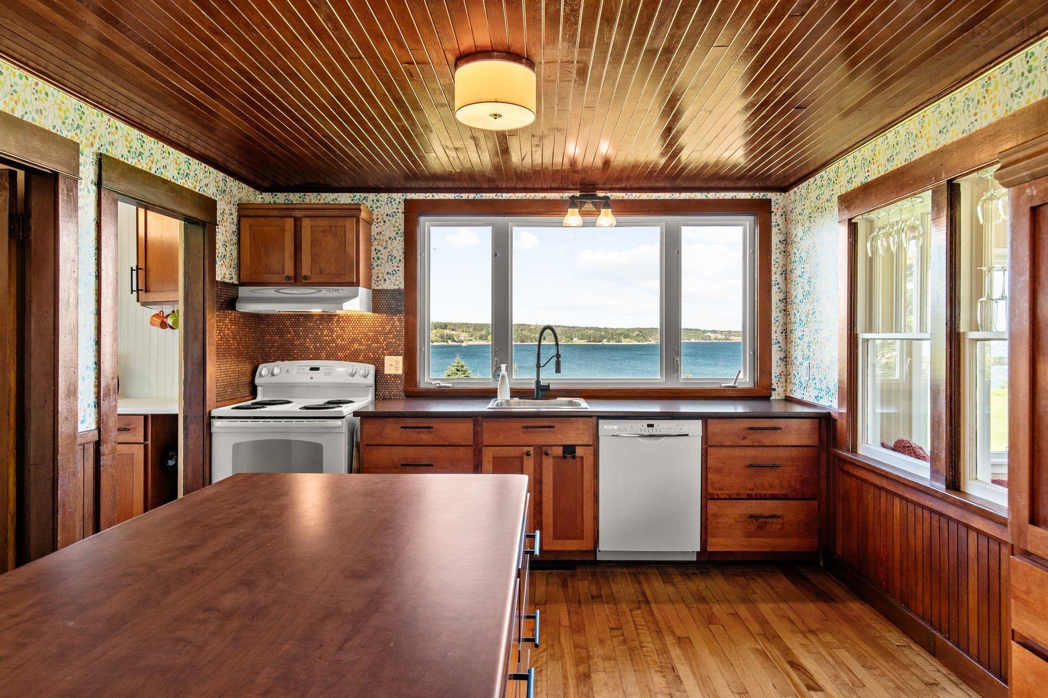$547,000.00: 172 Lintlops Road, Murphy Cove