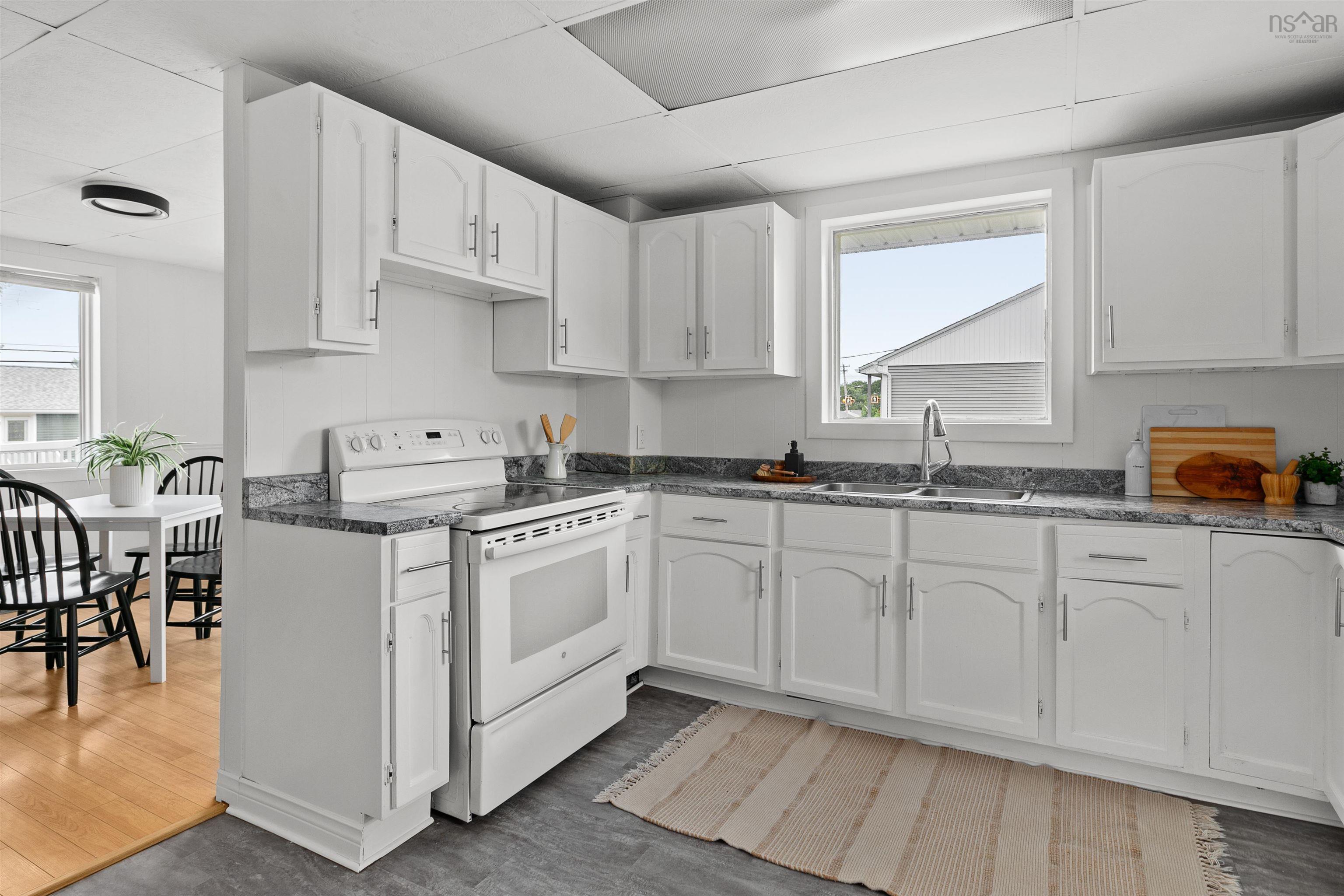 $549,900.00: 56 Woodland Avenue, Dartmouth
