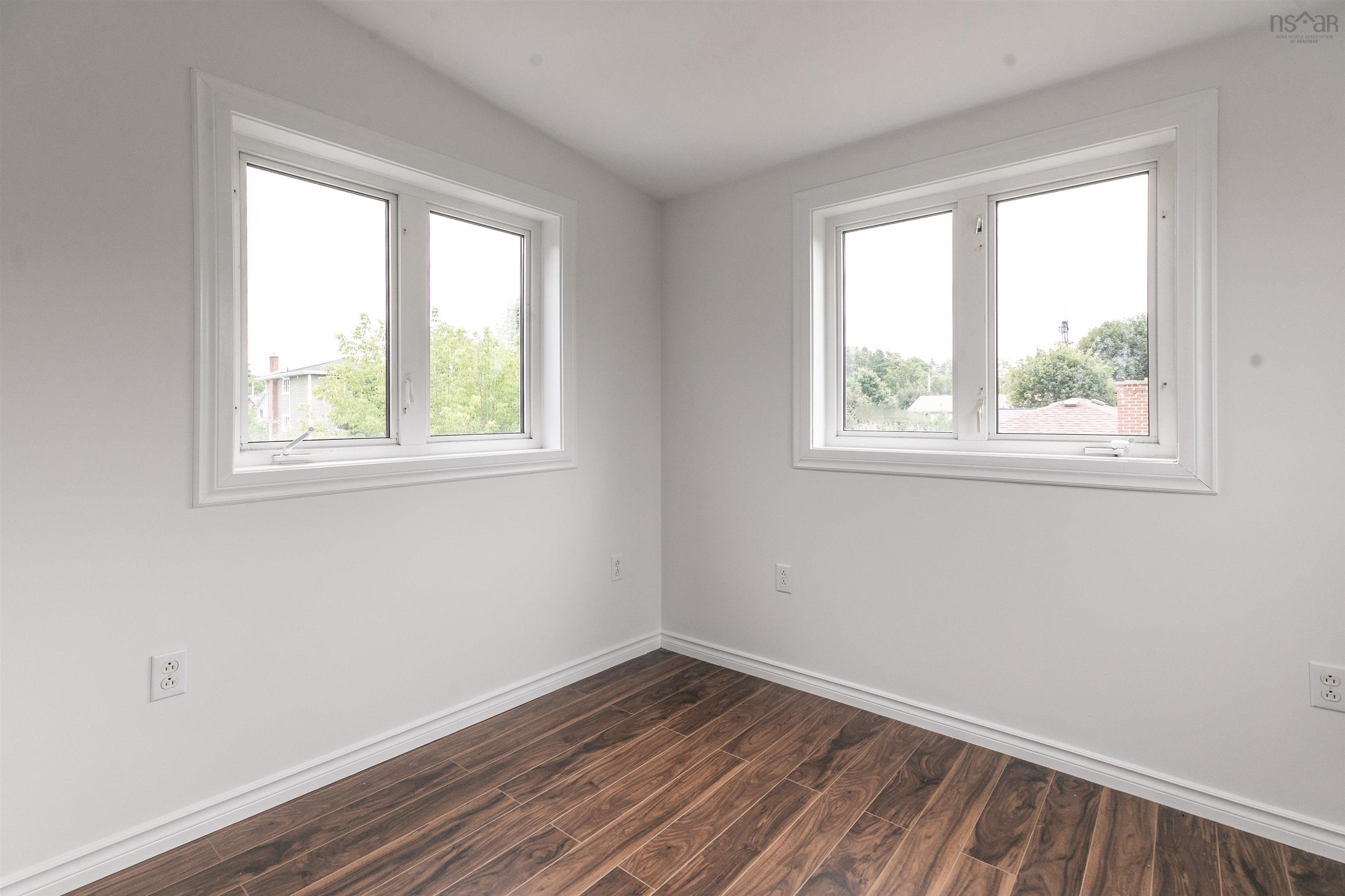 $549,900.00: 56 Woodland Avenue, Dartmouth
