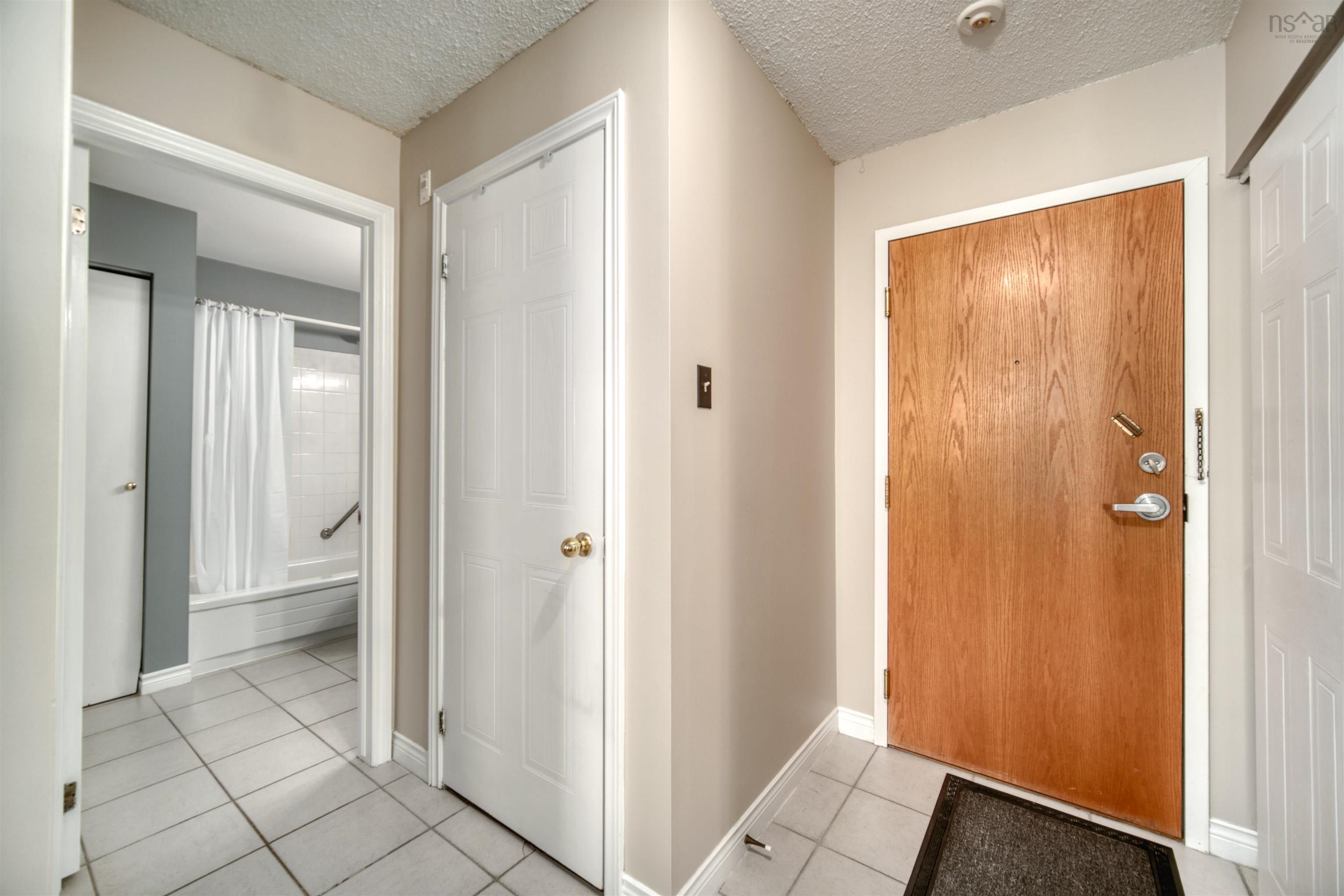 $249,000.00: 305 79 Collins Grove, Dartmouth