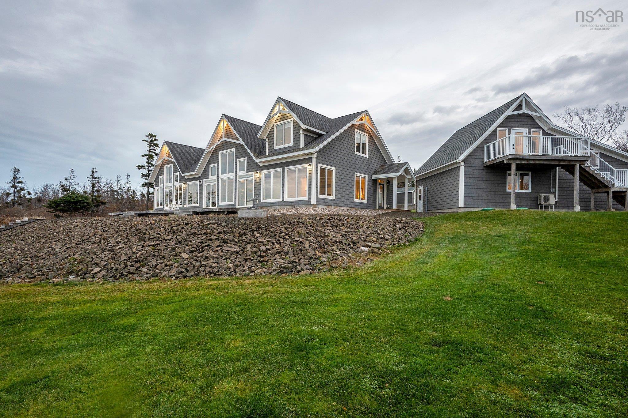 $1,995,000.00: 5199 Shore Road, Parkers Cove