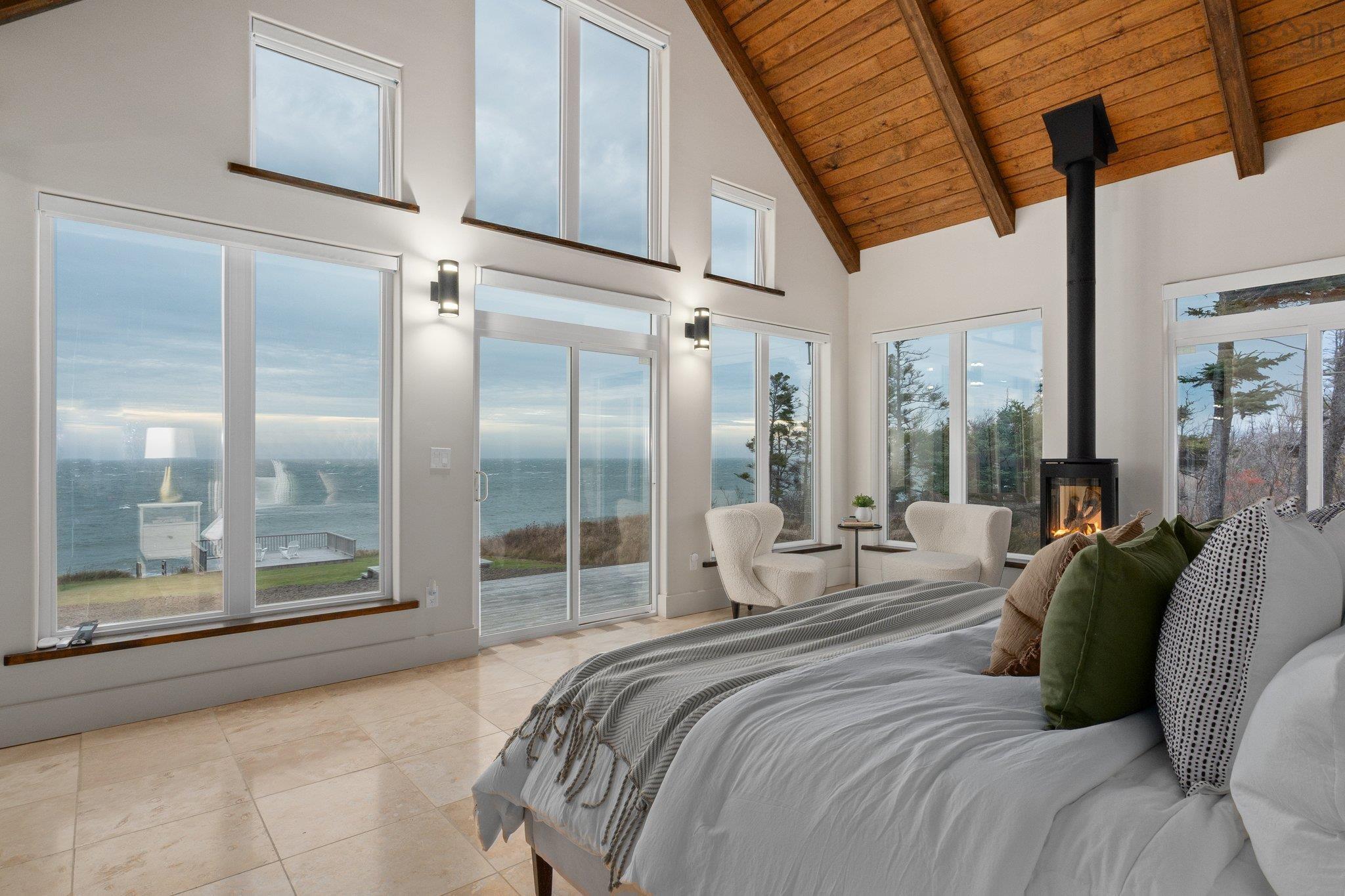 $1,995,000.00: 5199 Shore Road, Parkers Cove