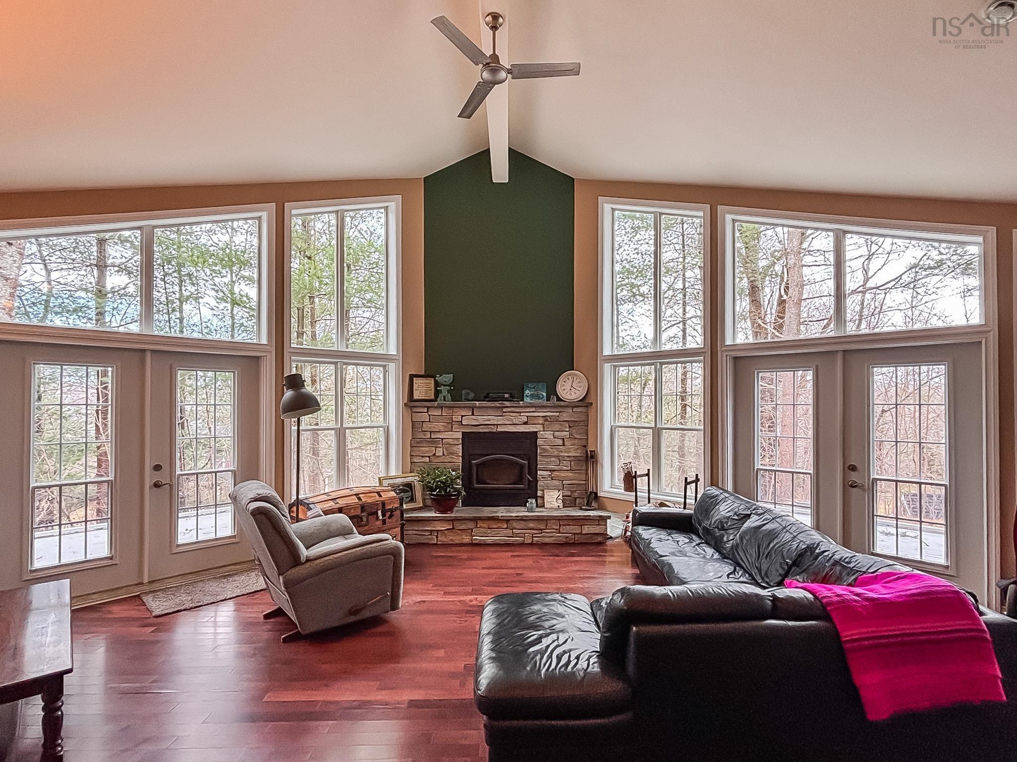 $399,900.00: 839 Lahave Street, Bridgewater