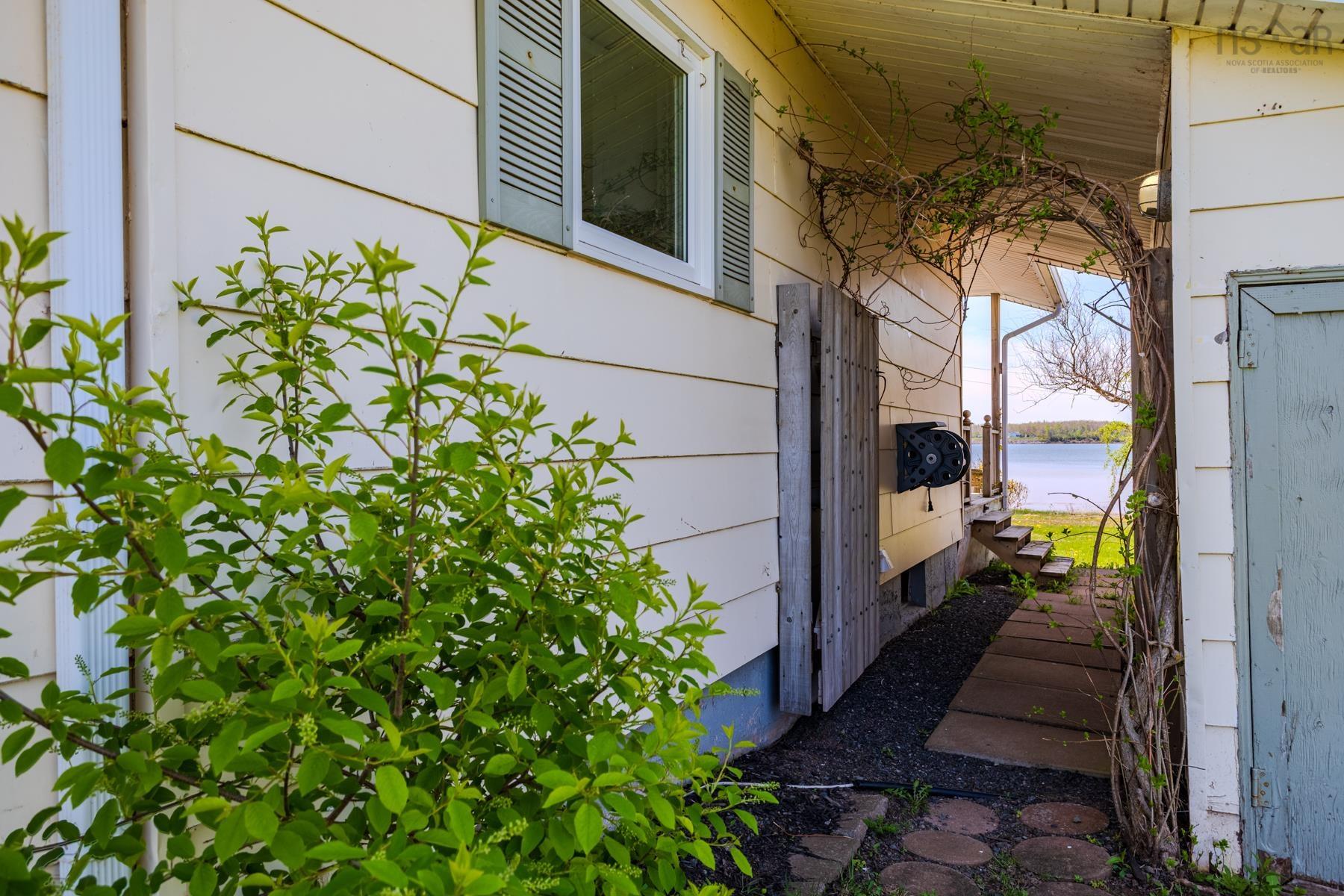 $389,900.00: 496 Caribou Island Road, Caribou Island