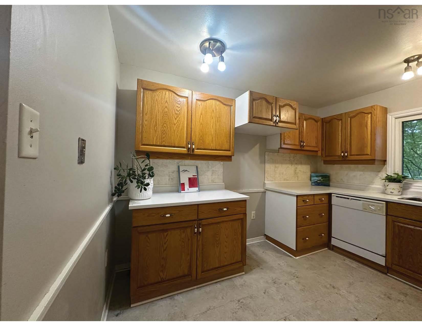 $405,000.00: 19 Westridge Drive, Halifax