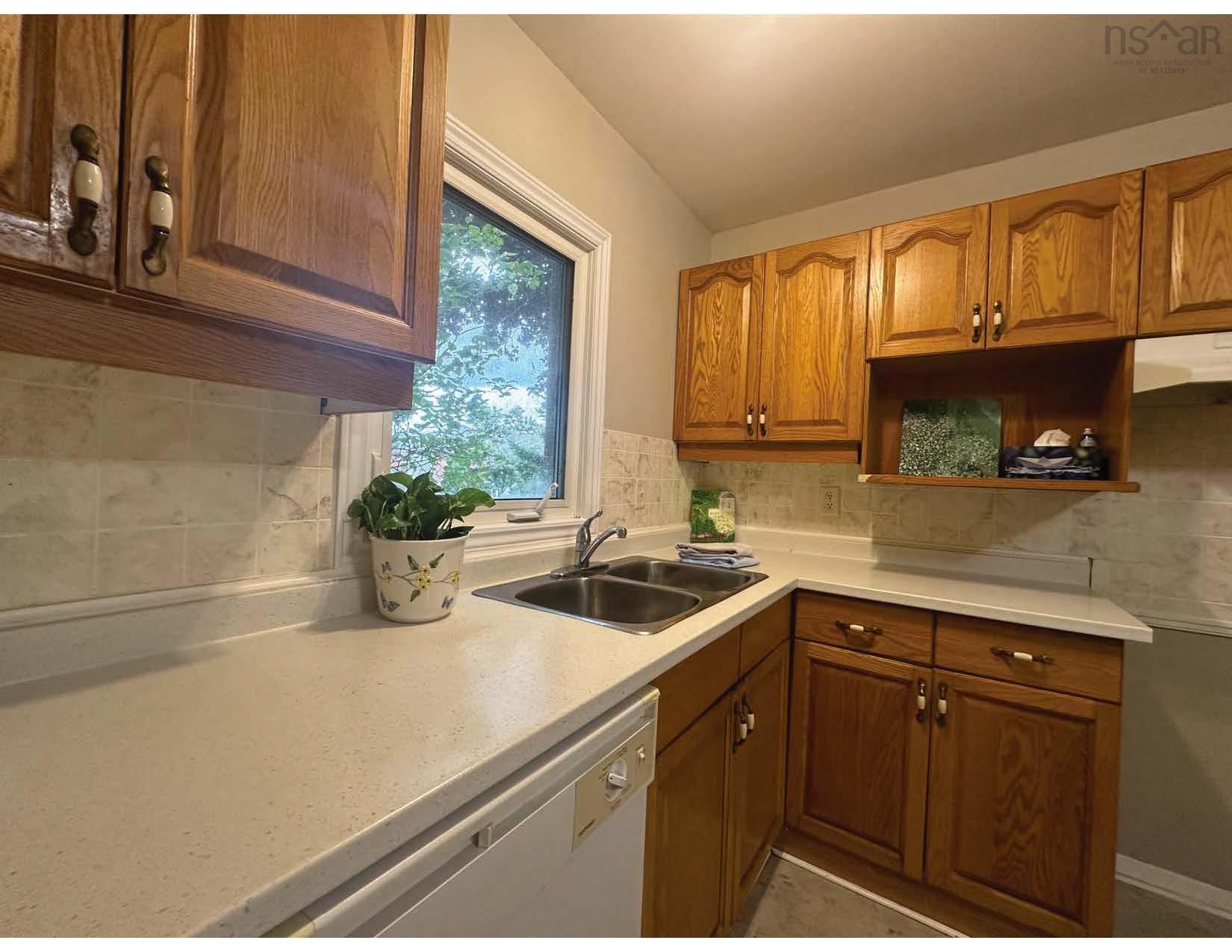 $405,000.00: 19 Westridge Drive, Halifax