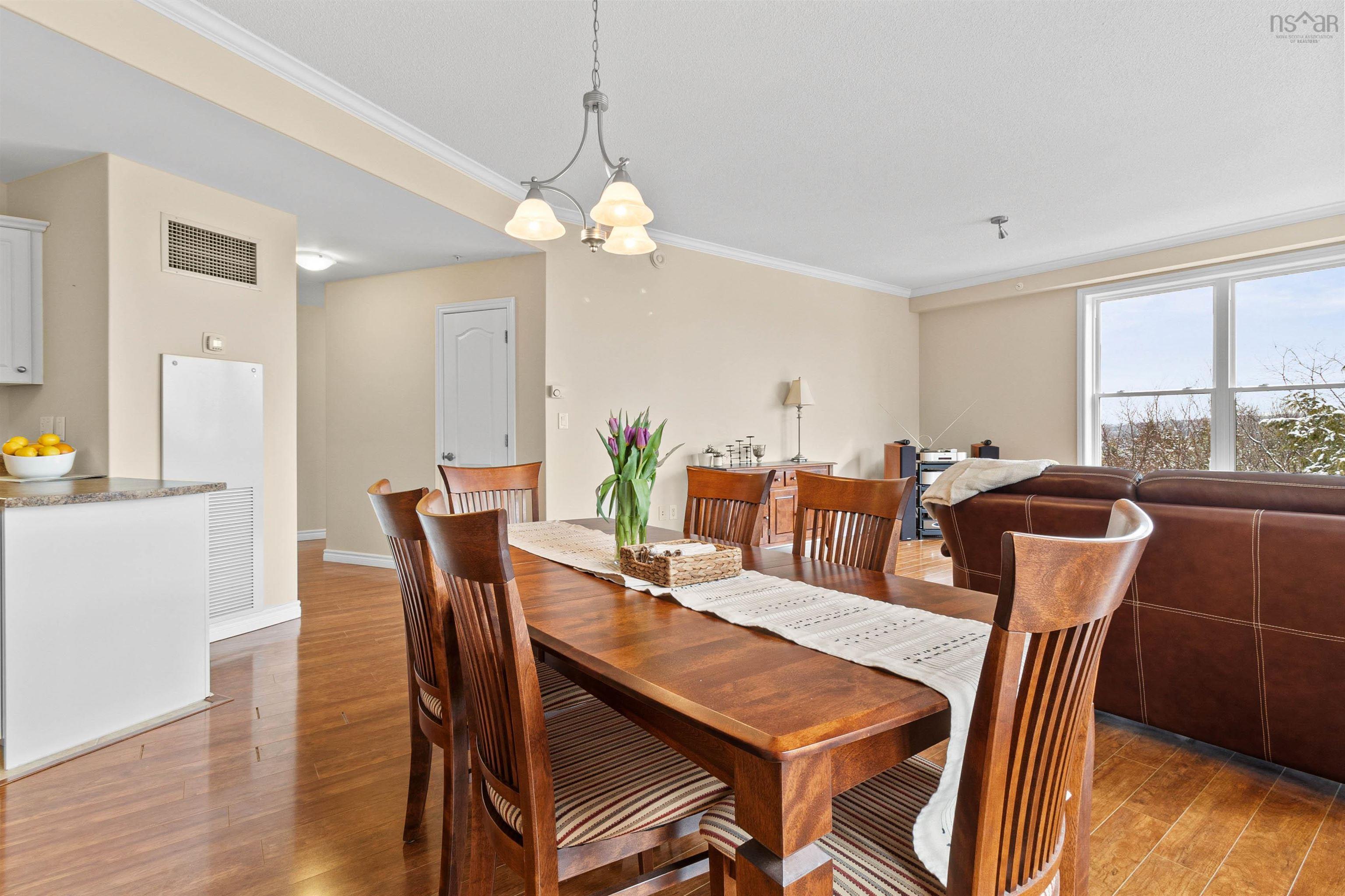 $549,900.00: 403 120 Southgate Drive, Bedford