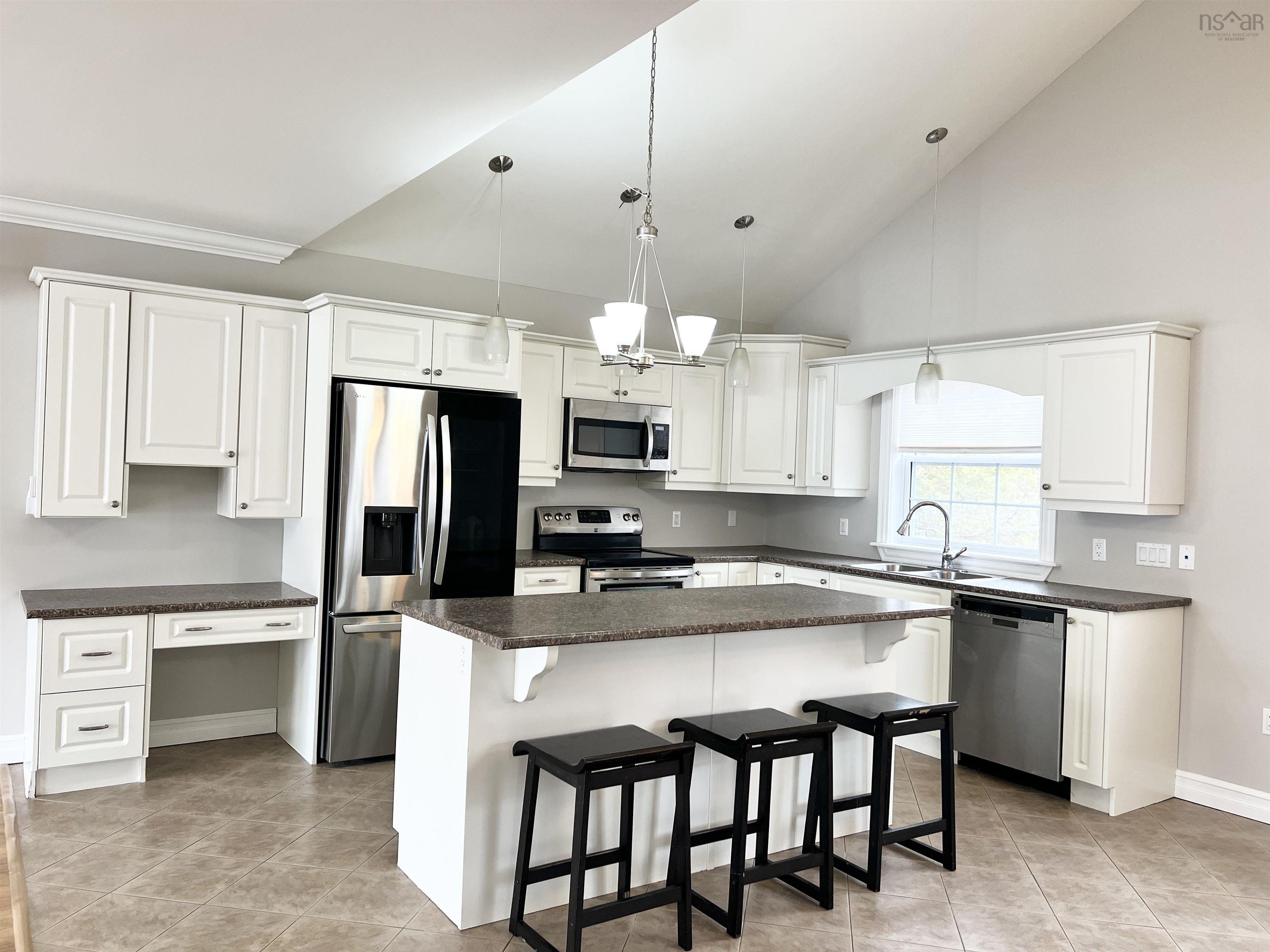 $699,900.00: 239 LAKEVIEW Avenue, Middle Sackville