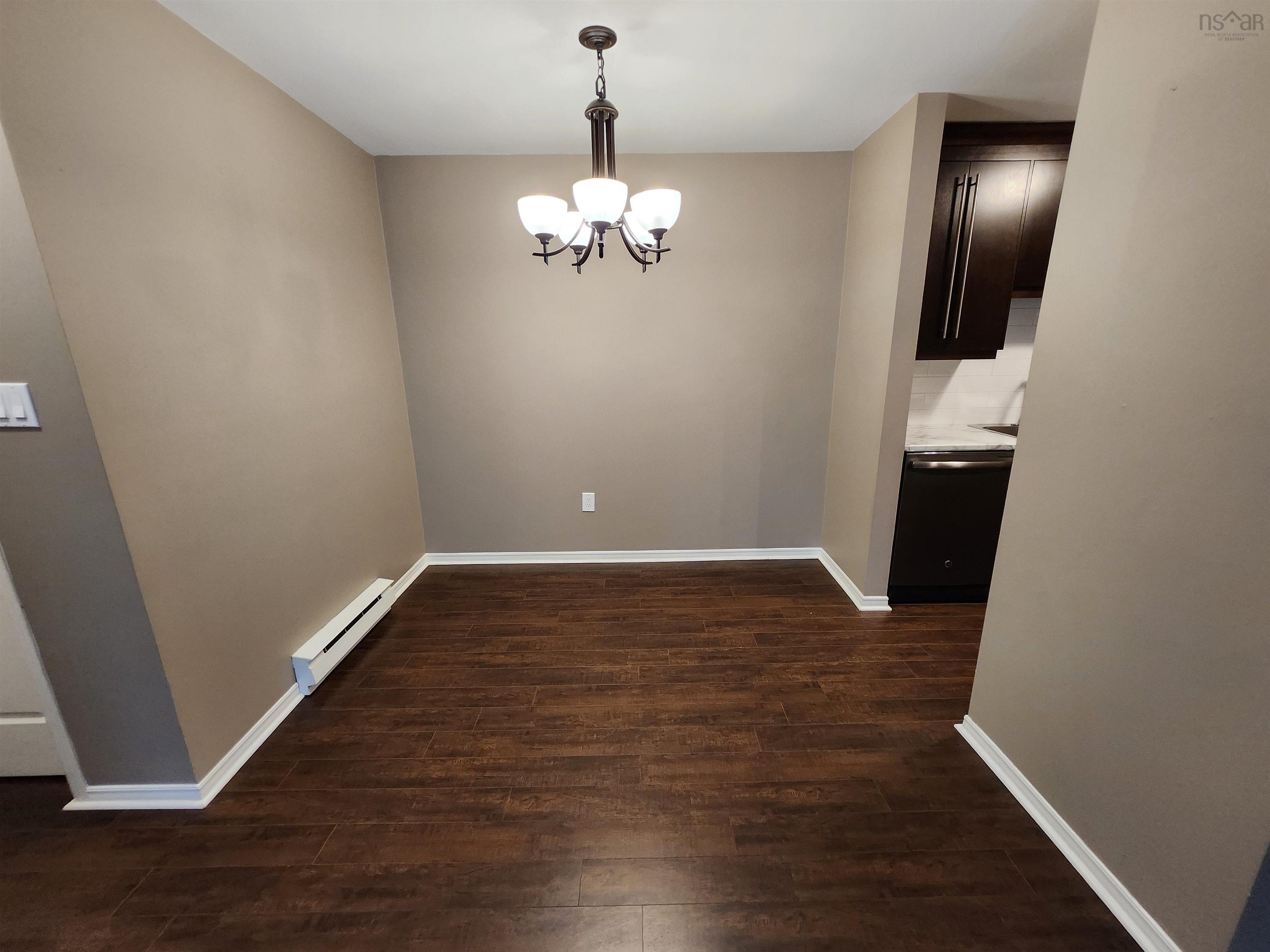 $349,900.00: 332 28 HAMMONDS PLAINS Road, Bedford