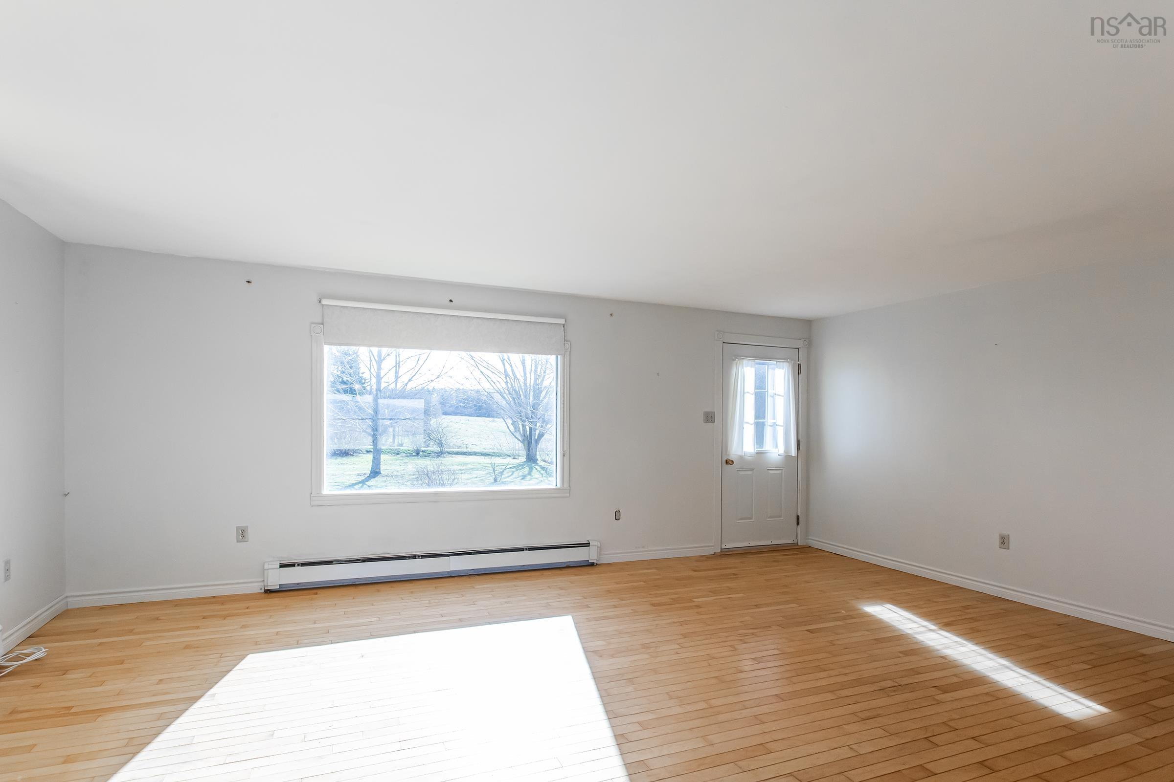 $279,500.00: 3225 Highway 201, Centrelea