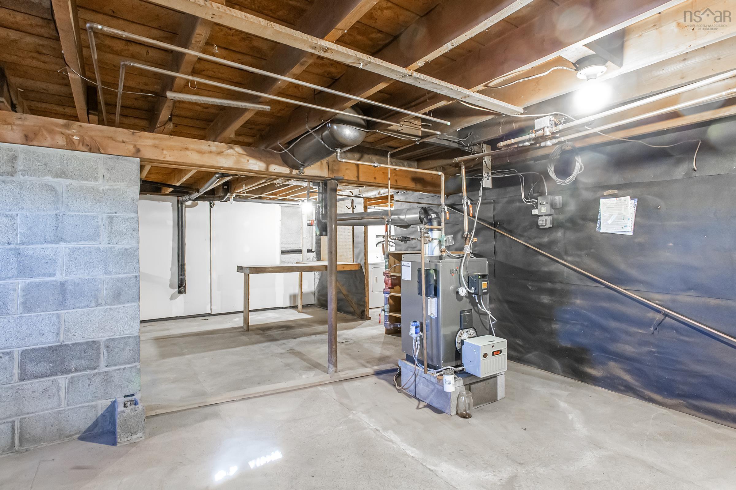 $279,500.00: 3225 Highway 201, Centrelea